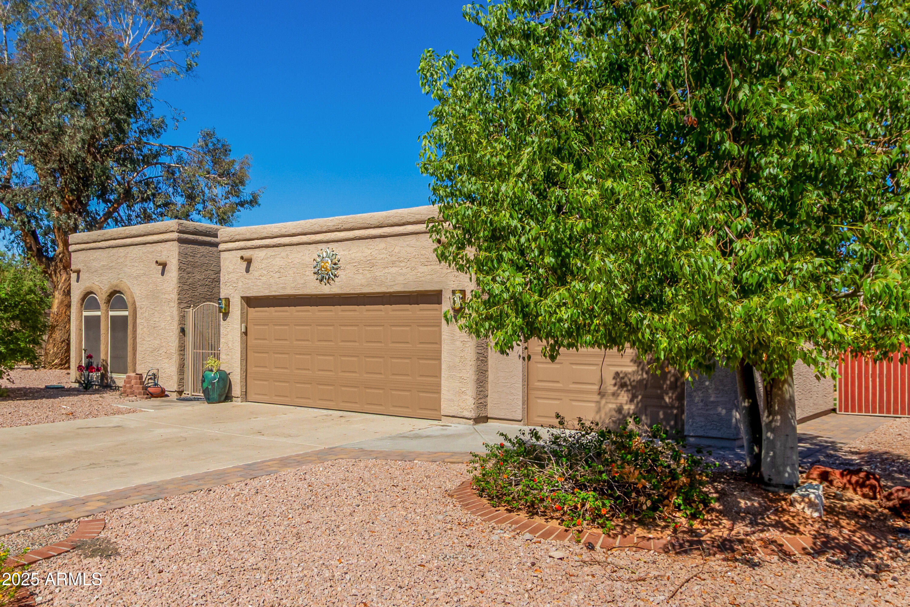 9502 E LAWNDALE Place