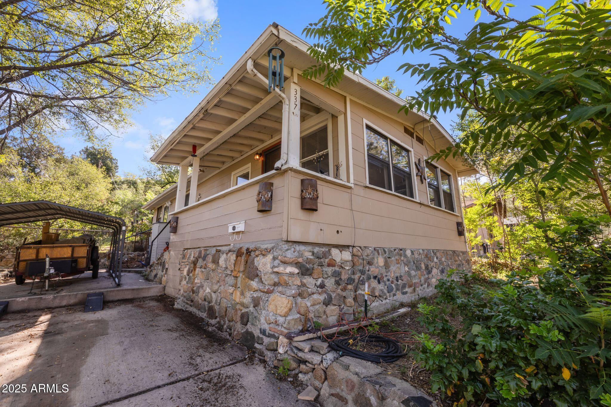 337 S PLEASANT Street