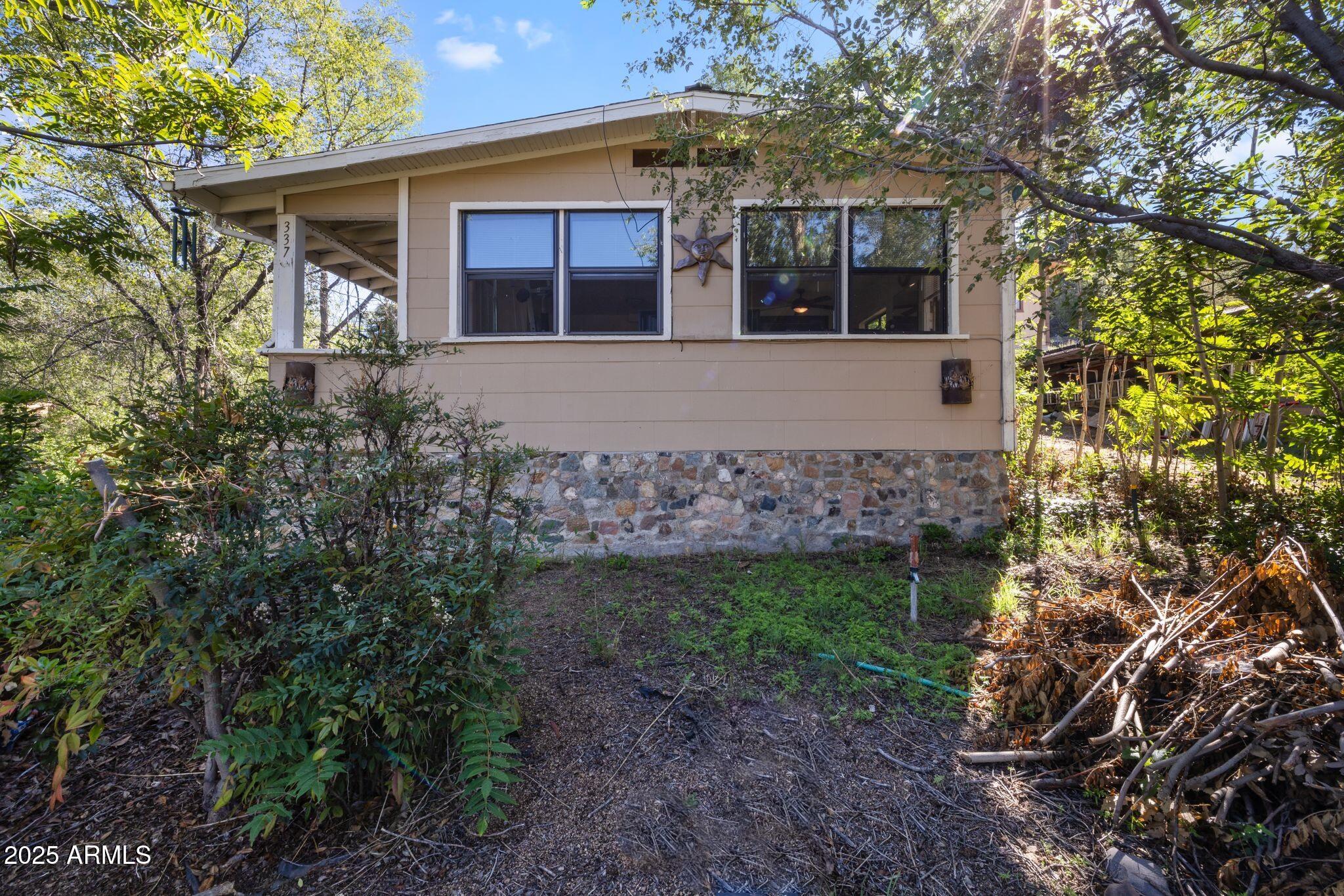 337 S PLEASANT Street