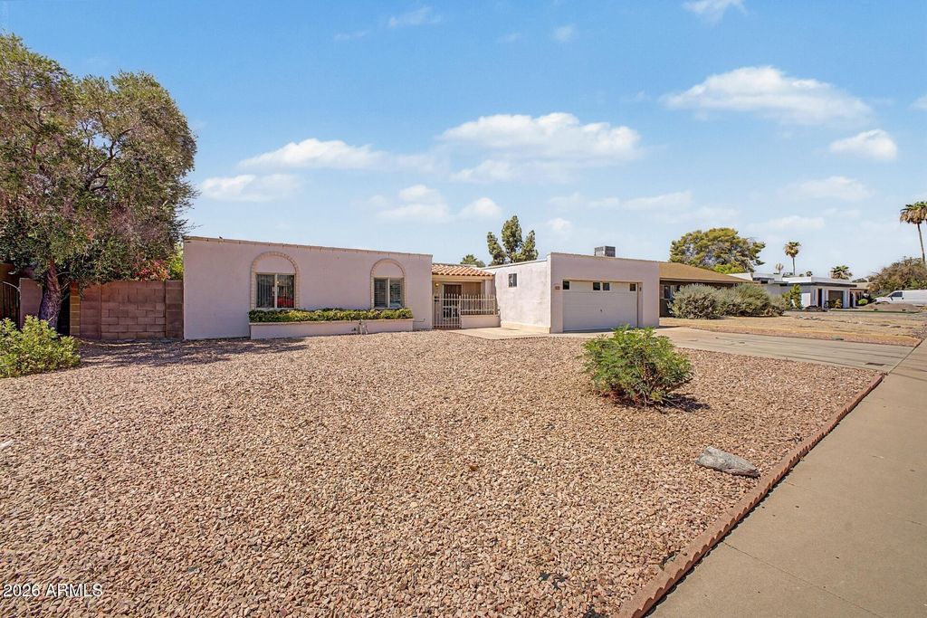 Photo of 3039 E Windrose Drive, Phoenix, AZ 85032 (MLS # 7053403)