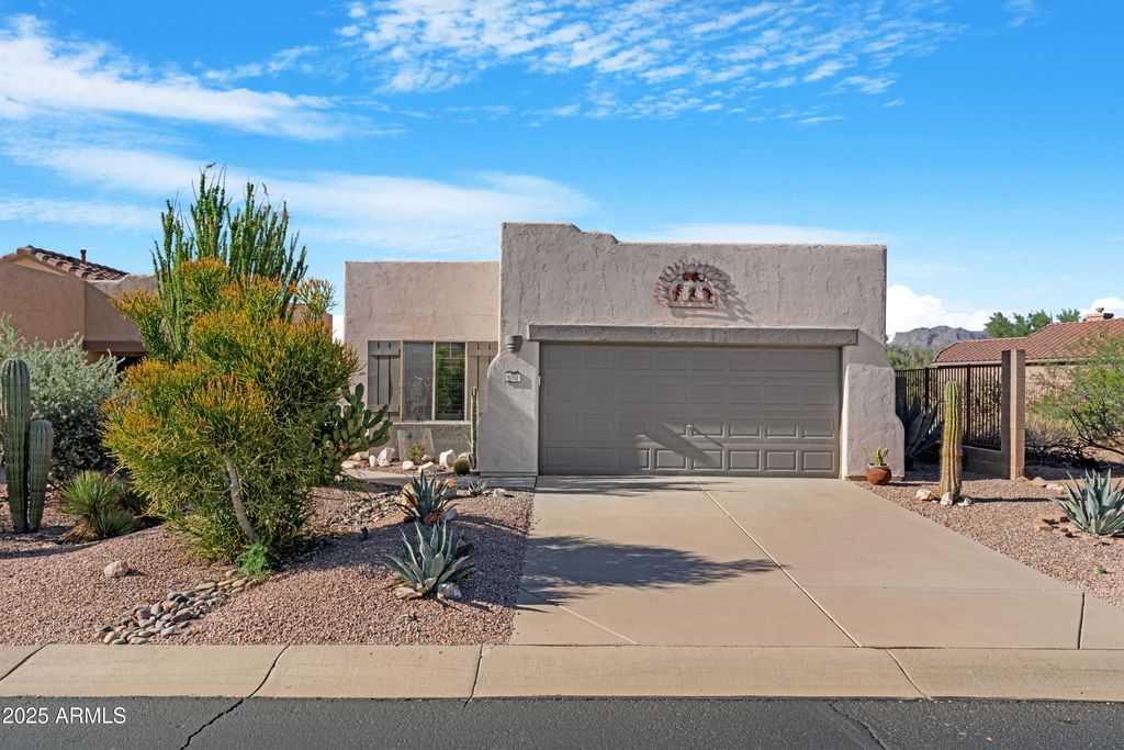 Photo of 9750 E Stone Circle Lane, Gold Canyon, AZ 85118 (MLS # 6935160)