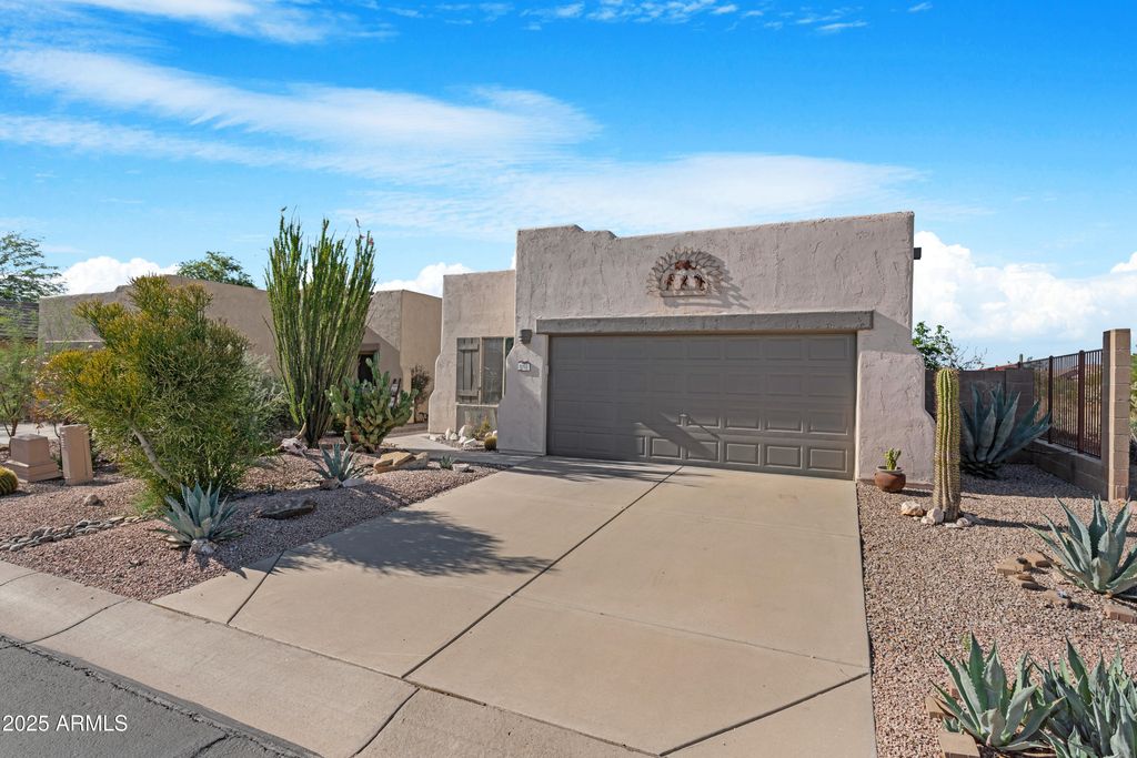 Photo of 9750 E Stone Circle Lane, Gold Canyon, AZ 85118 (MLS # 6935160)