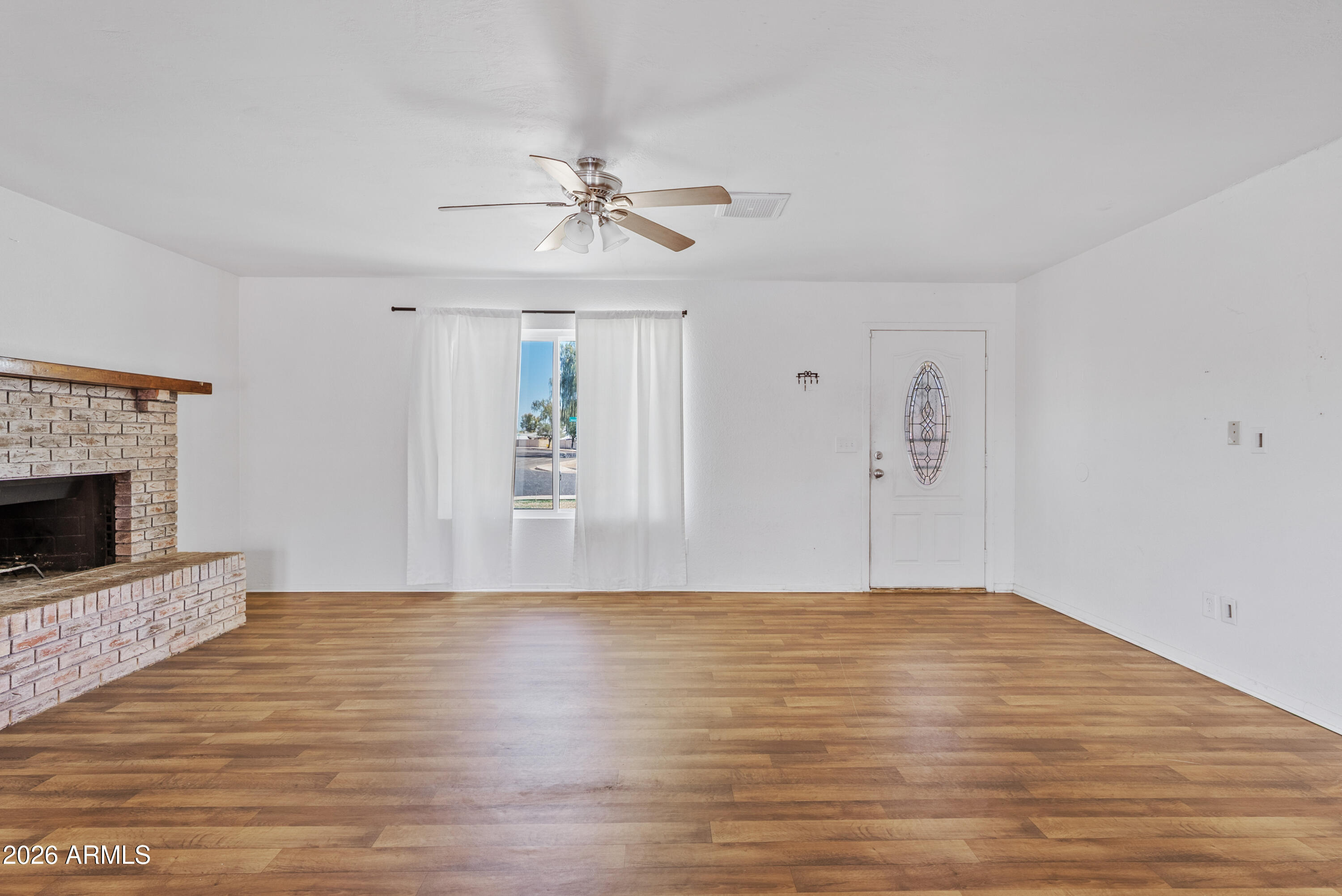 2403 E INVERNESS Avenue