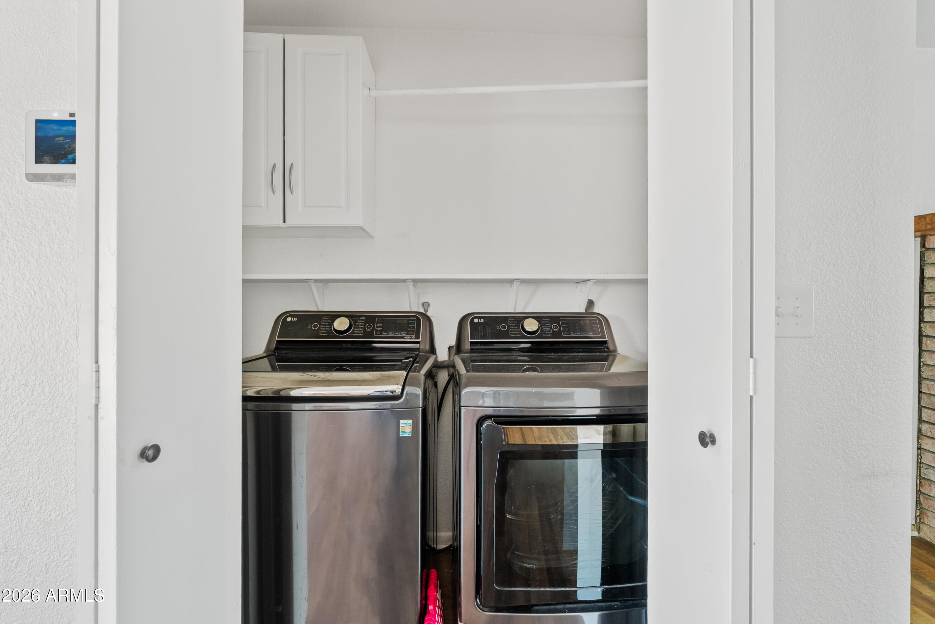 2403 E INVERNESS Avenue