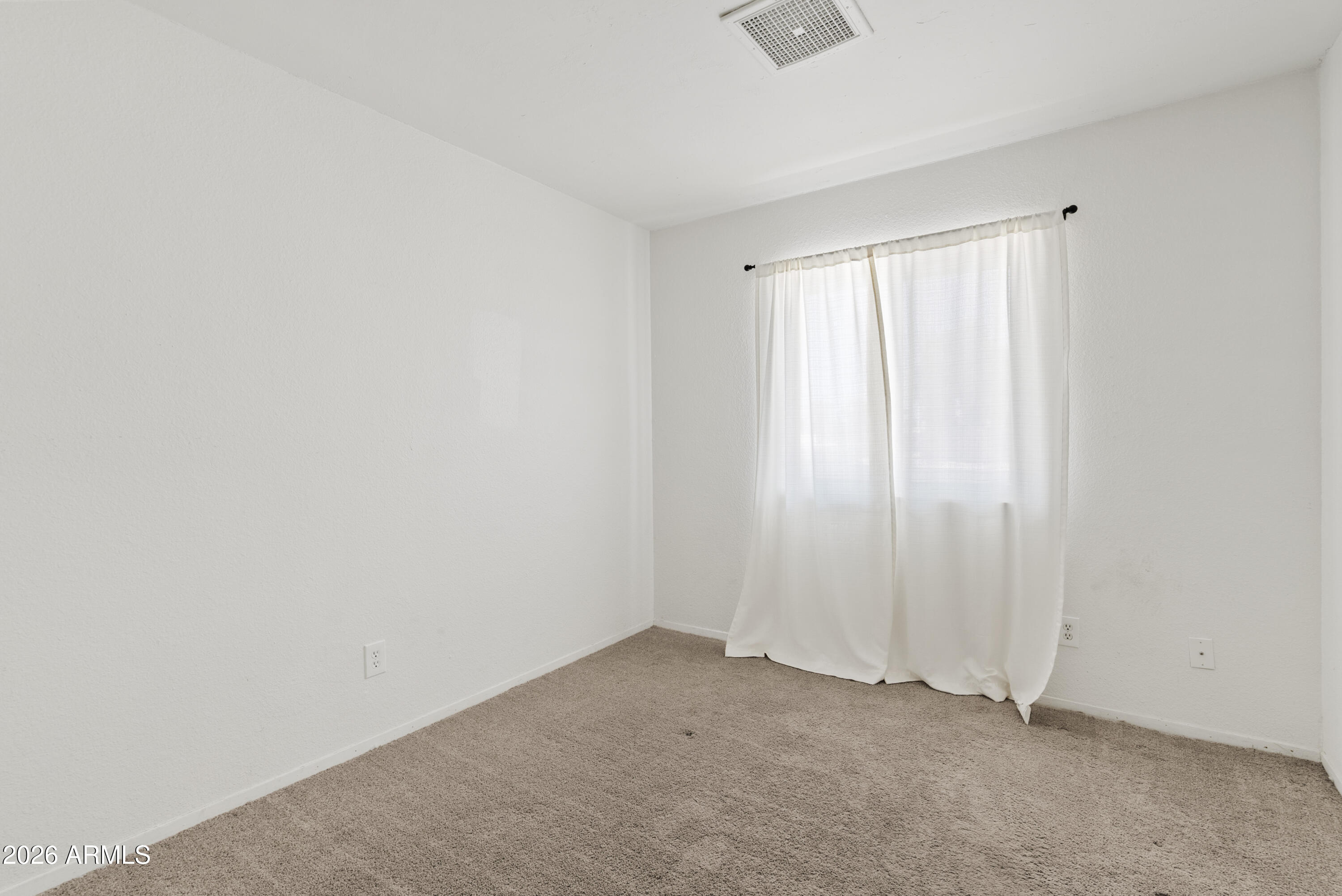 2403 E INVERNESS Avenue