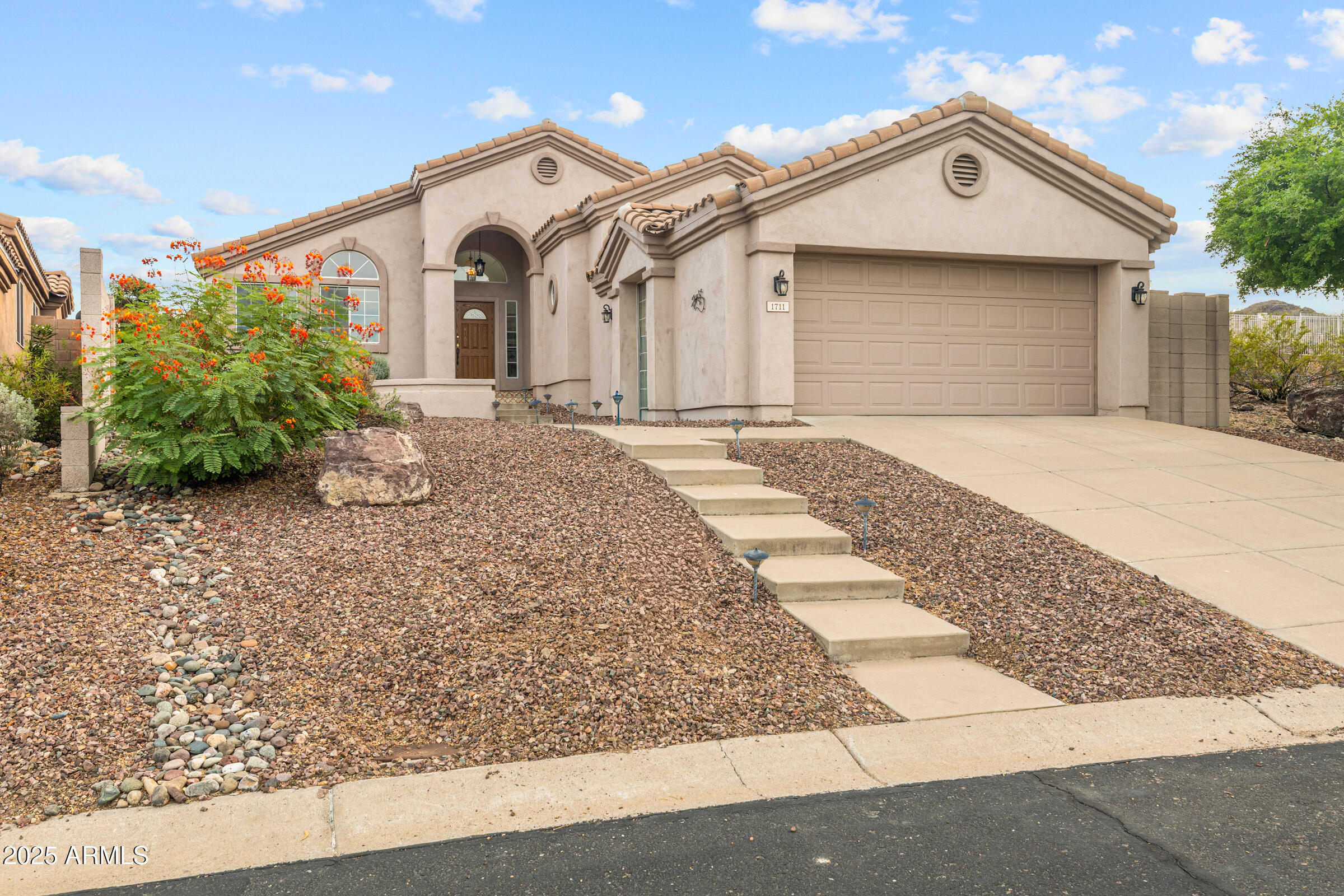 1711 E WALTANN Lane
