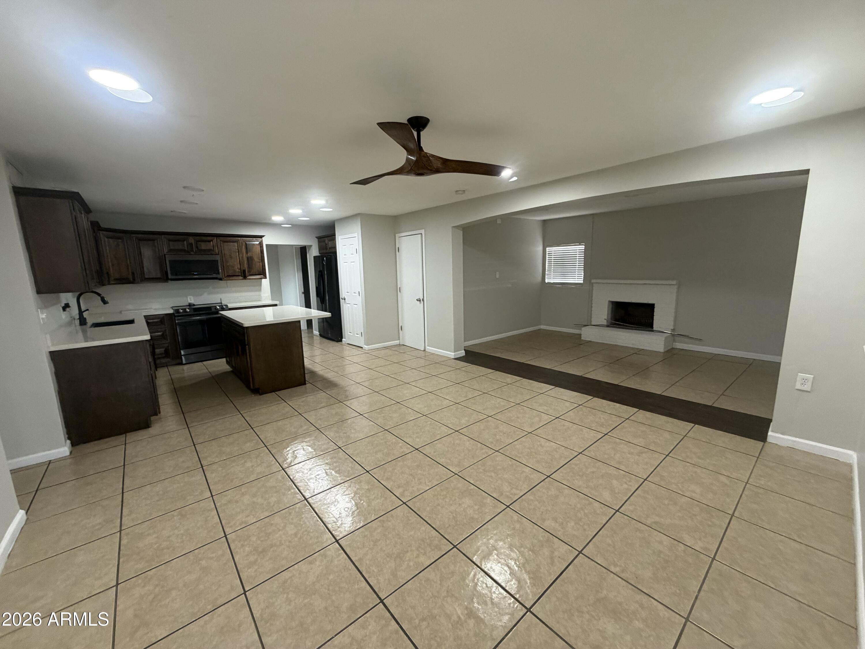 2512 N 47TH Drive