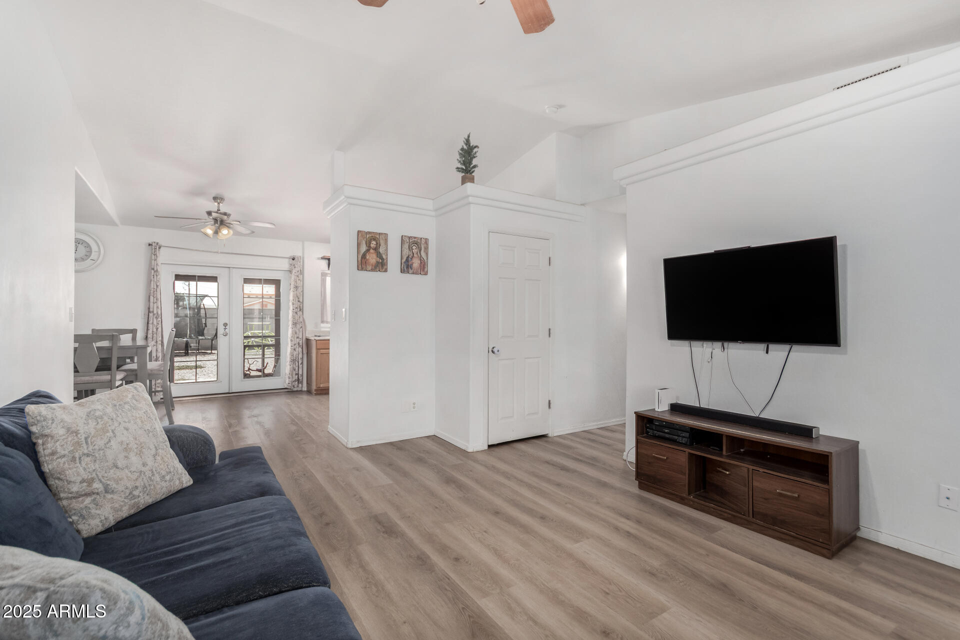 9815 W CAMELIA Drive