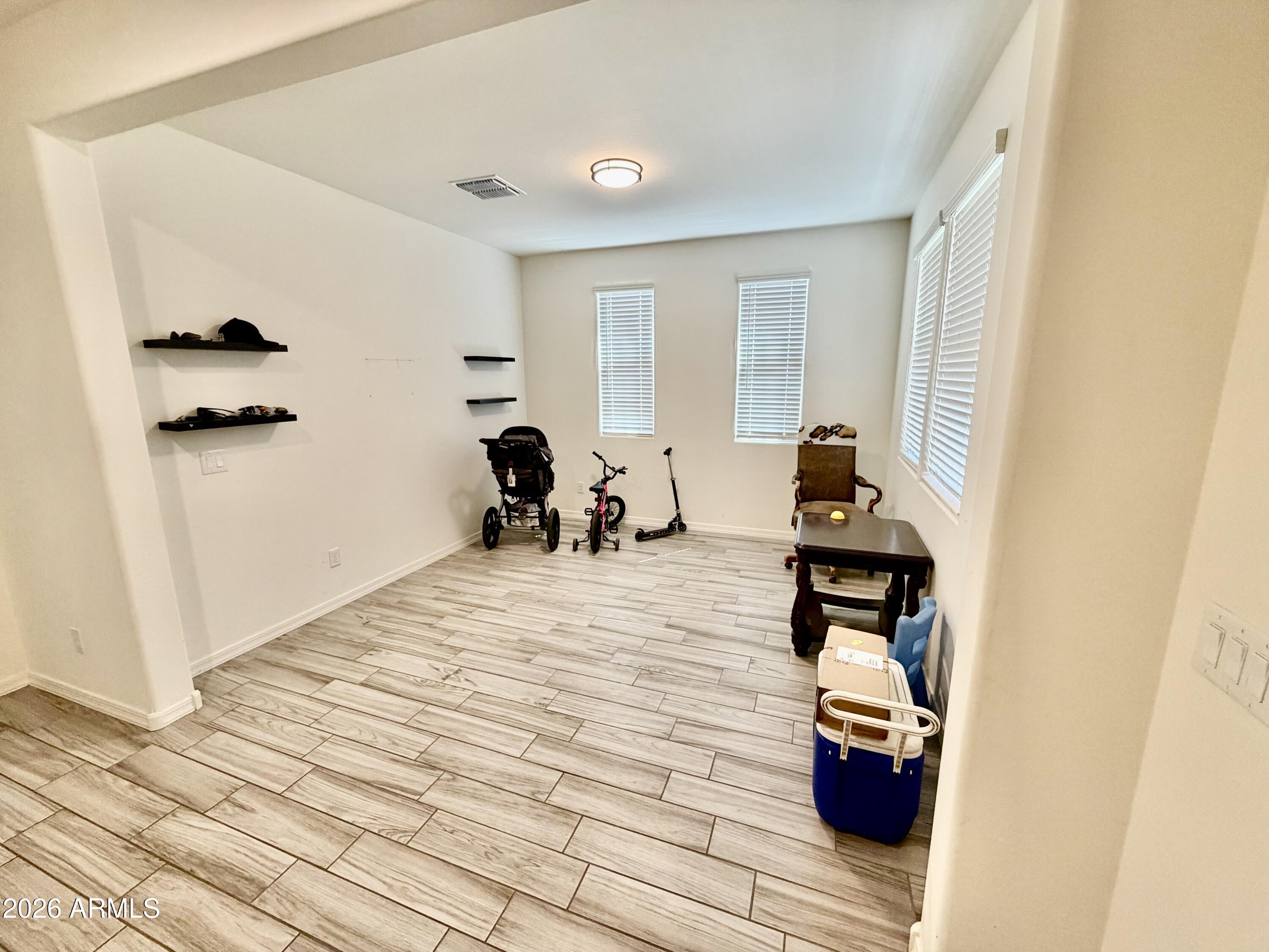 19676 W PINCHOT Drive