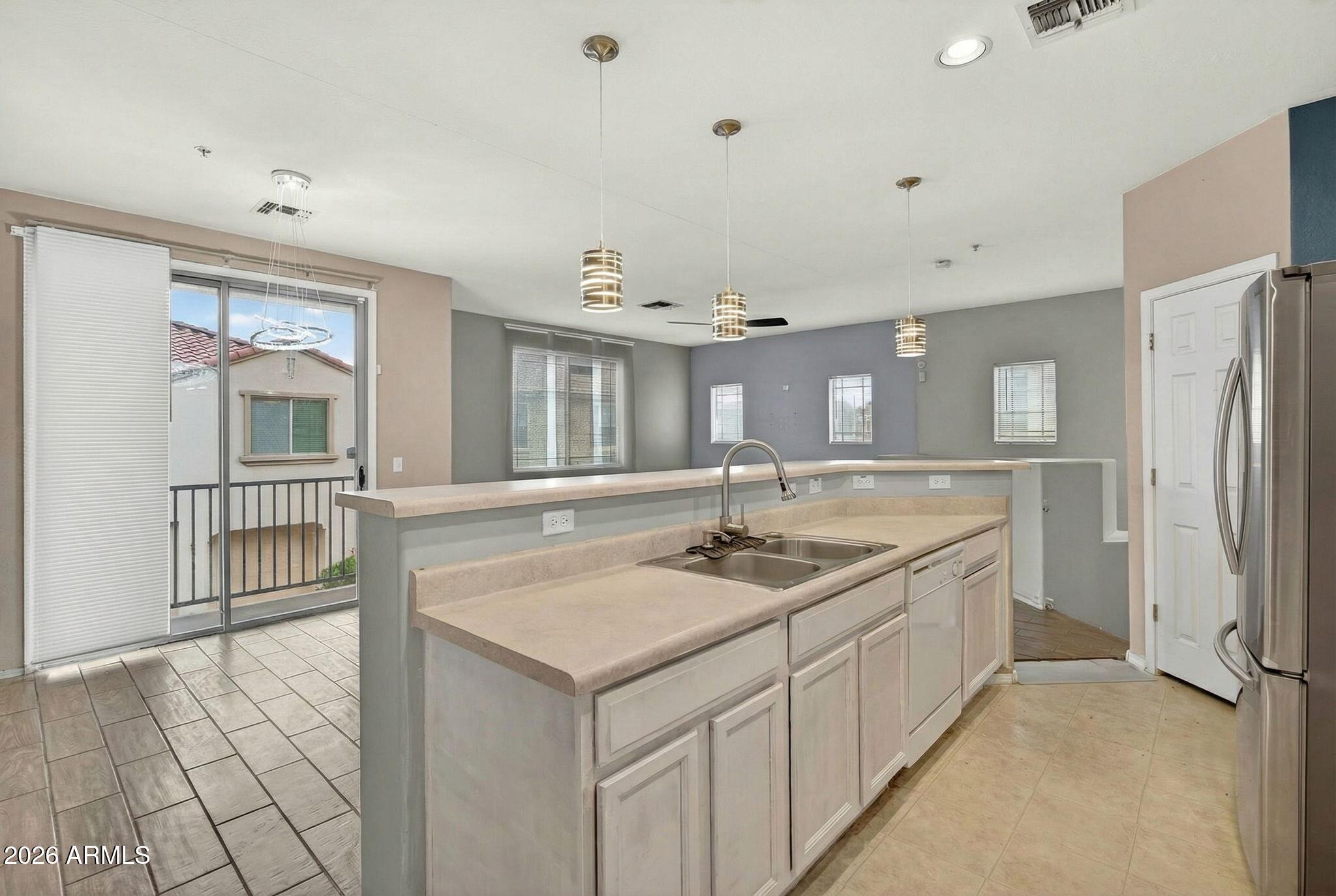 8187 W LYNWOOD Street