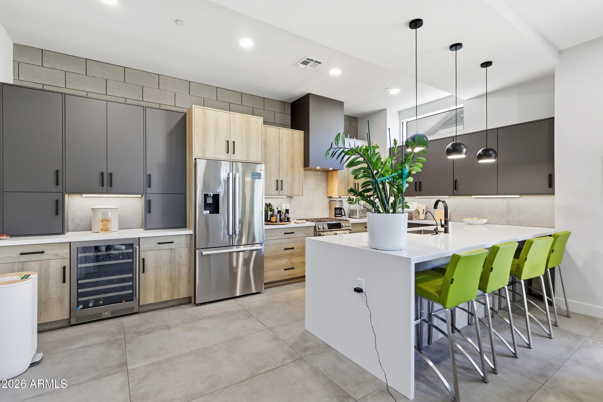 377 E WINDSOR Avenue 1