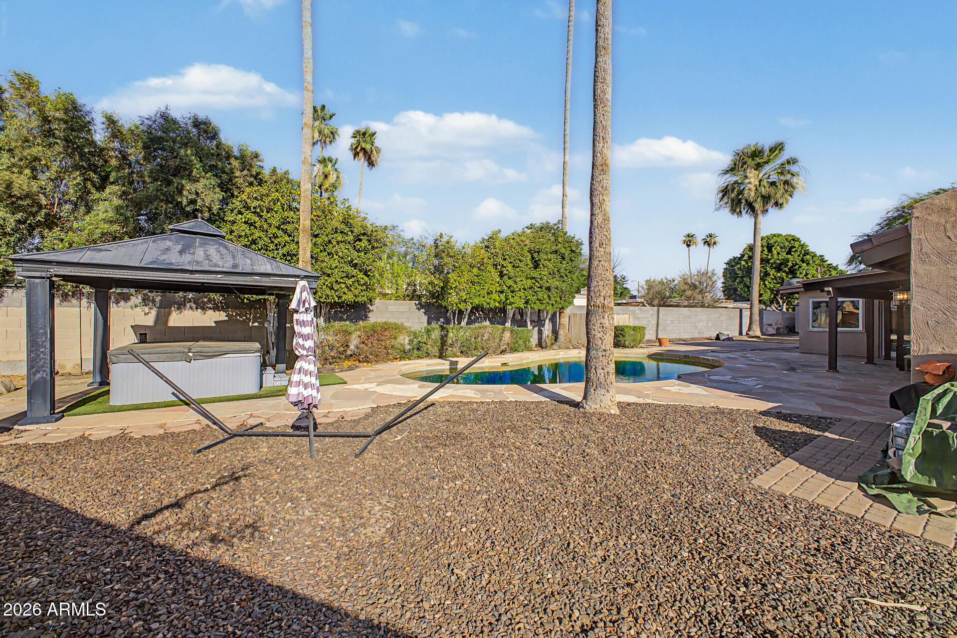MODERN GROVES - Residential