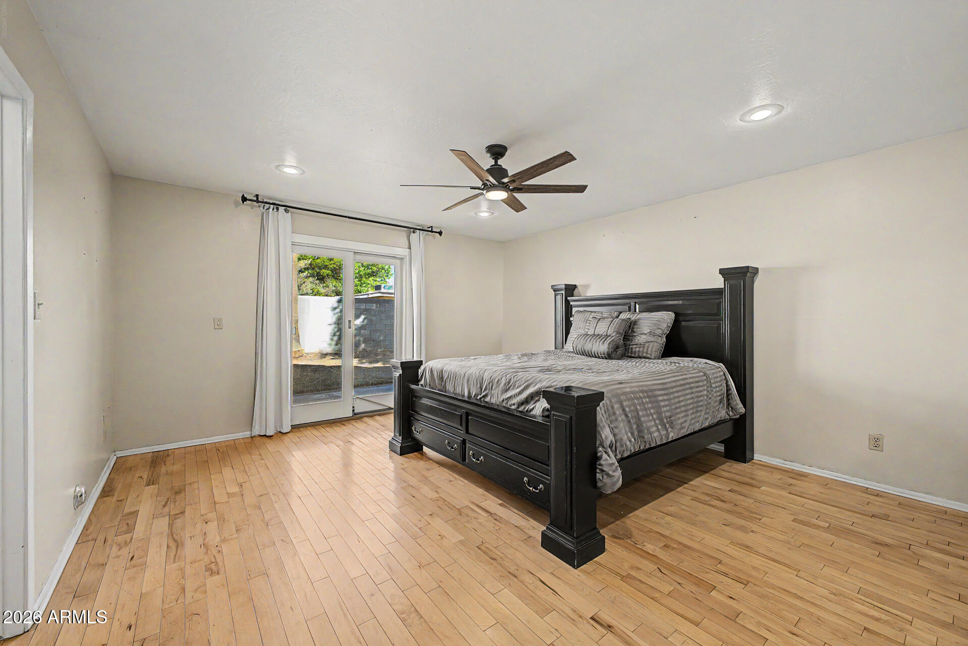 MODERN GROVES - Residential
