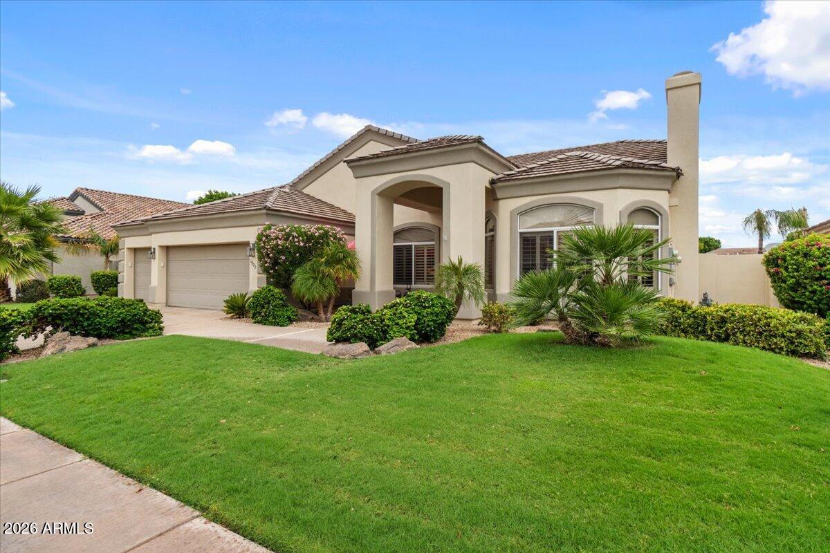 1902 E WILLOW TREE Court