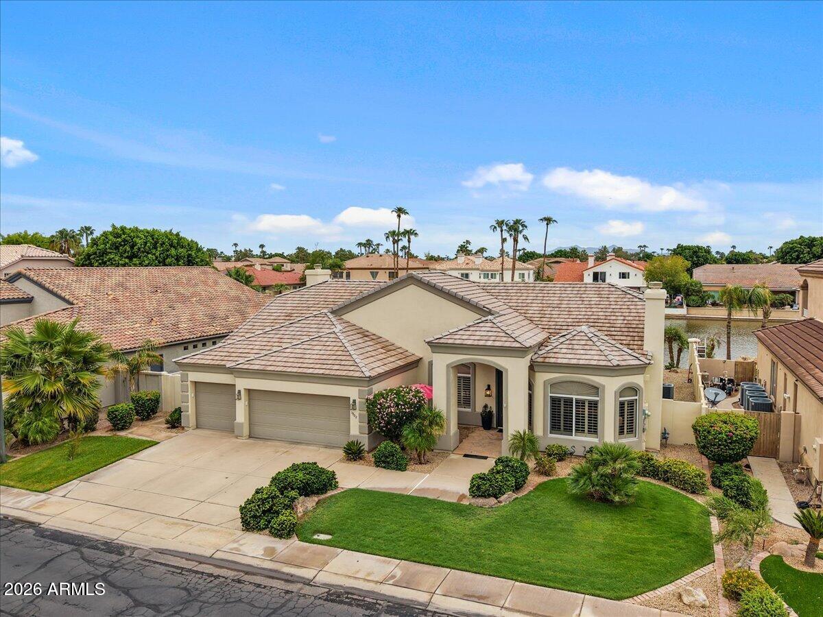 1902 E WILLOW TREE Court