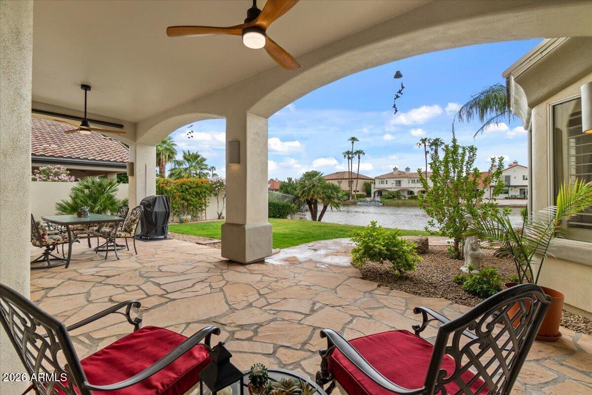 1902 E WILLOW TREE Court