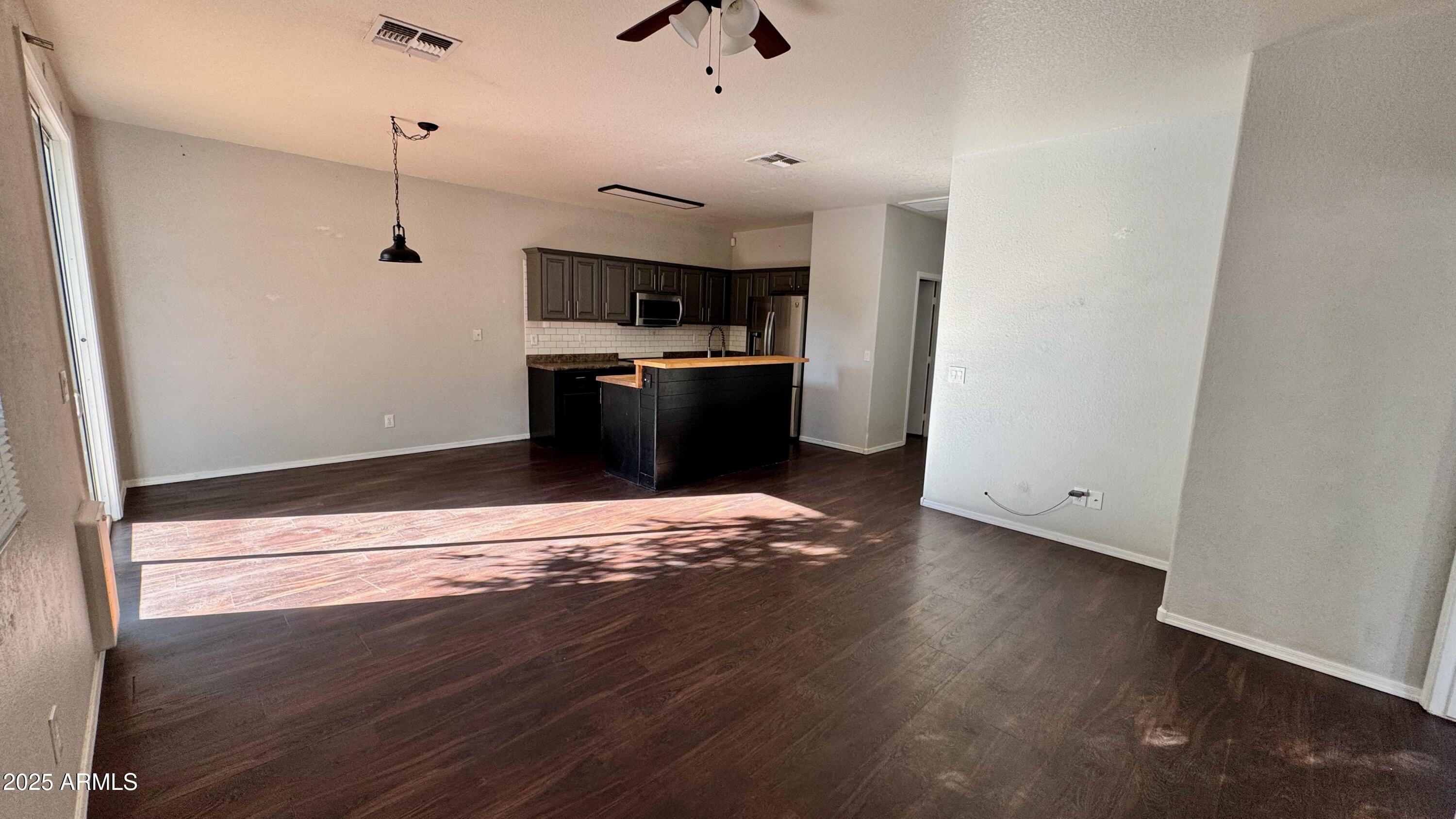 1221 E CHAMBERS Street