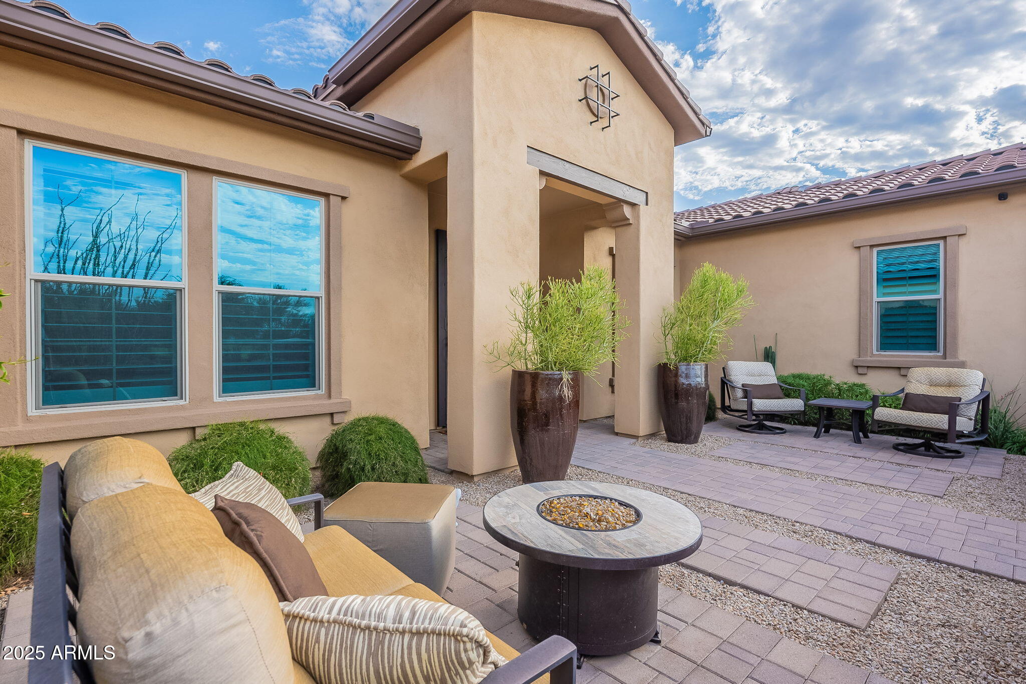 6015 E CALLE MARITA --