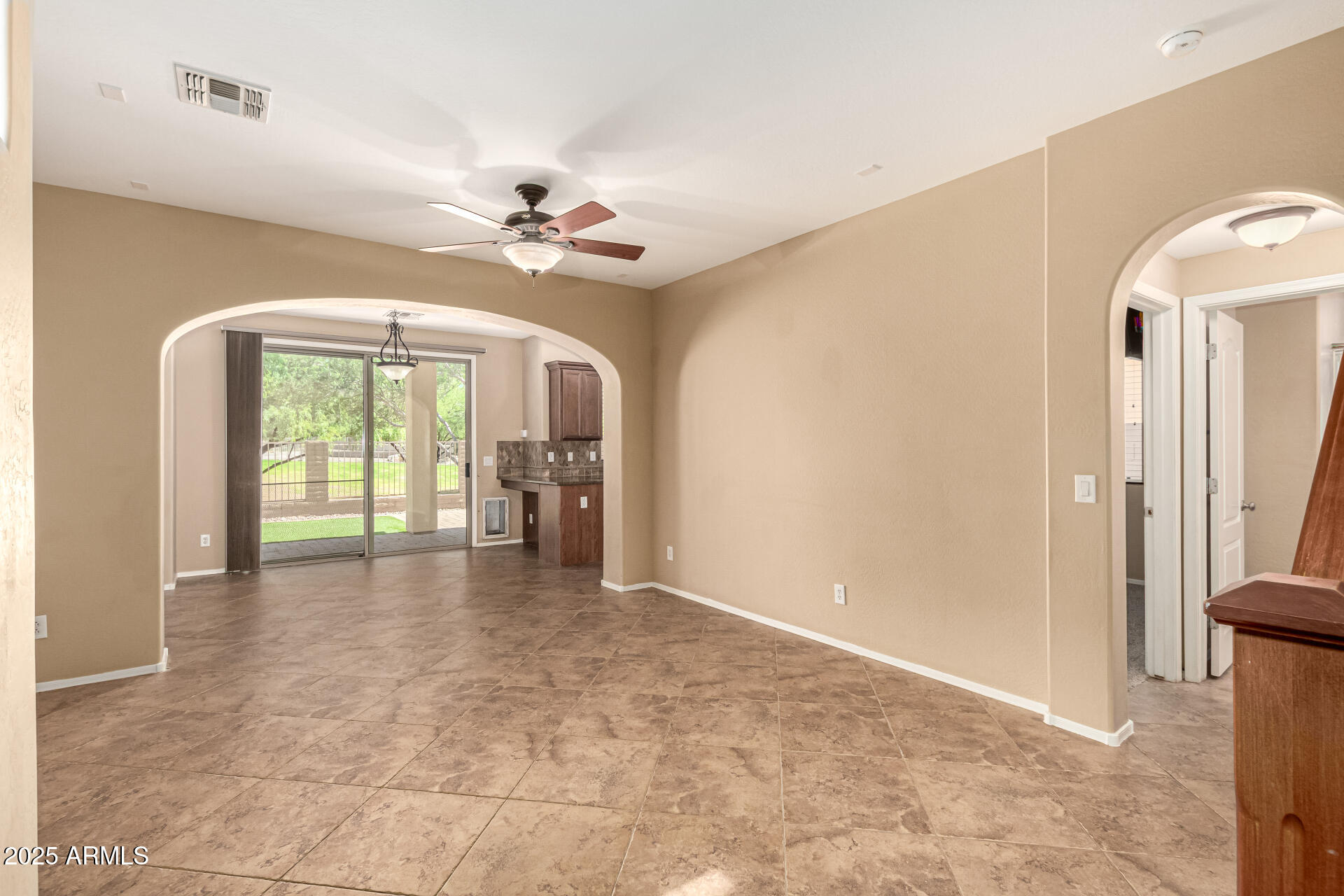 1612 W LACEWOOD Place