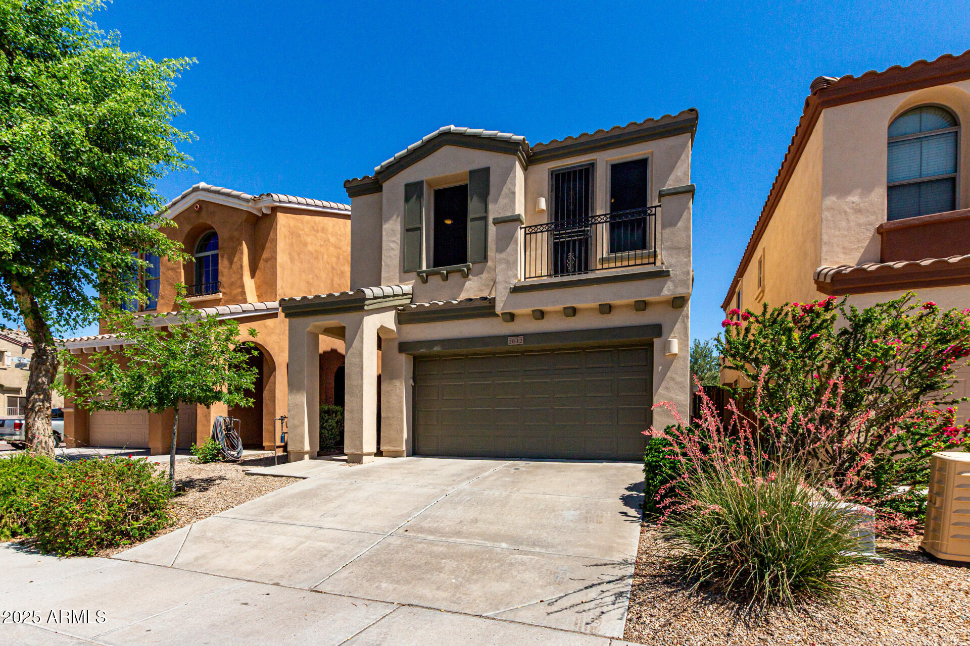 1612 W LACEWOOD Place