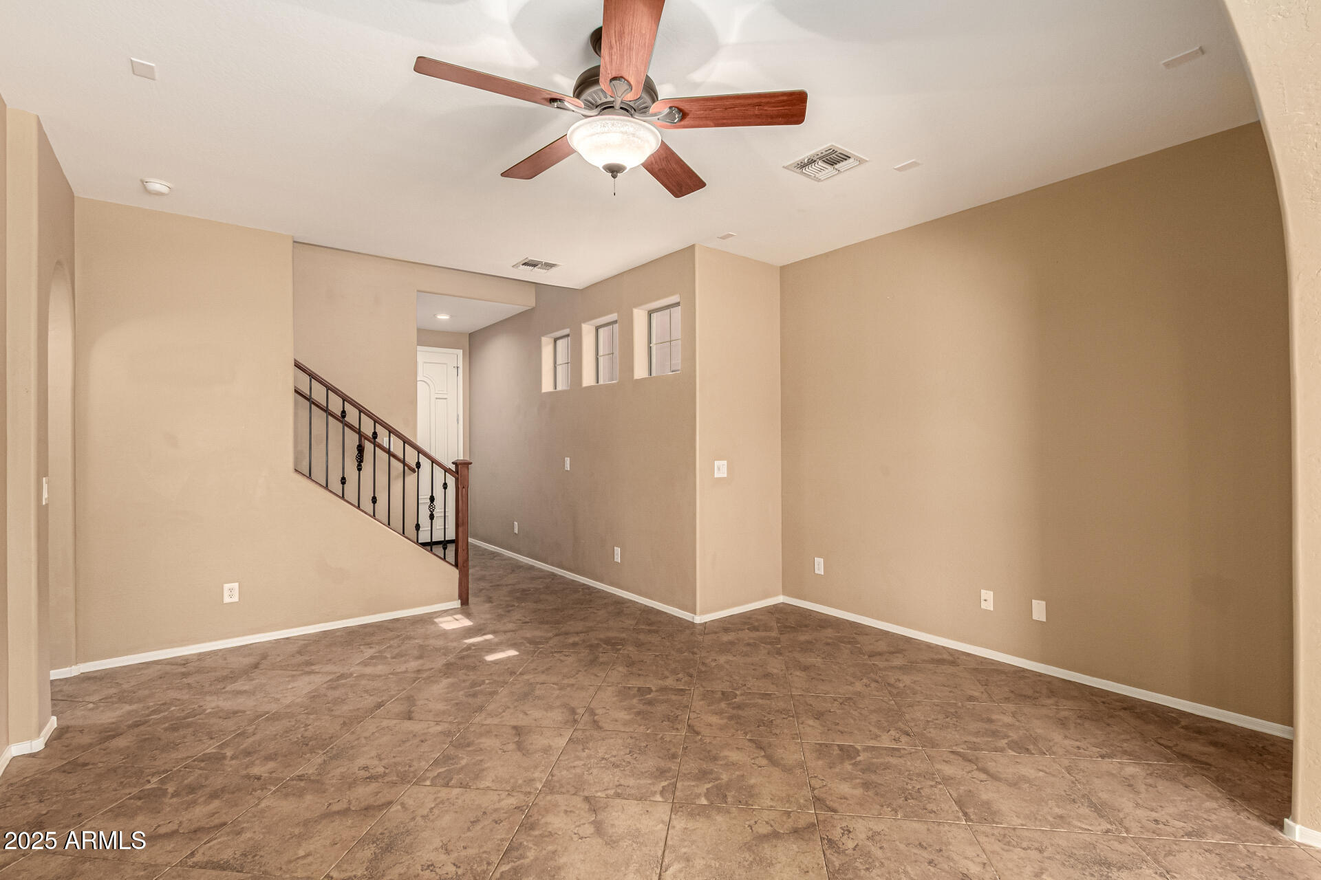 1612 W LACEWOOD Place