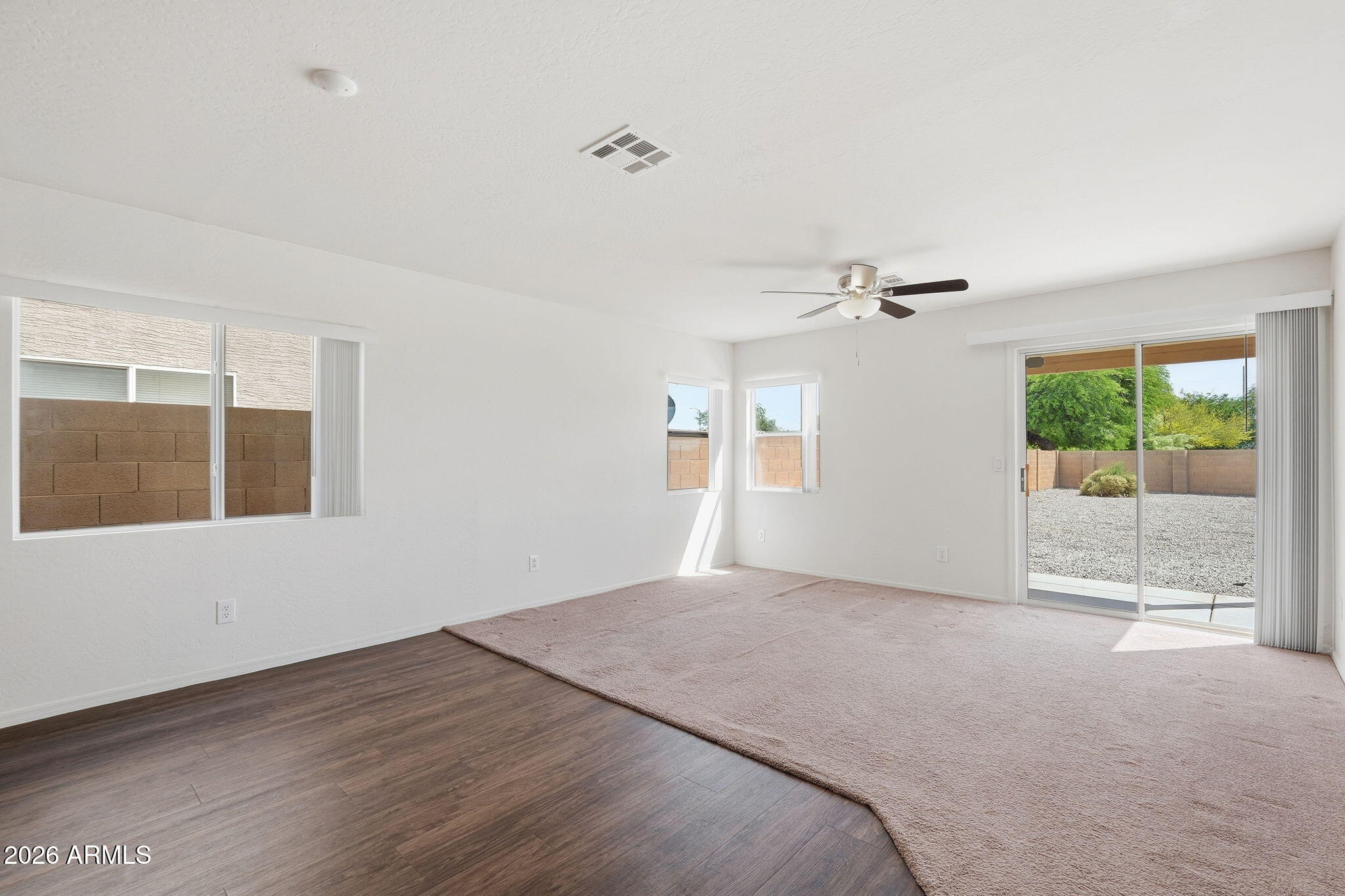 11613 W SCHLEIFER Drive