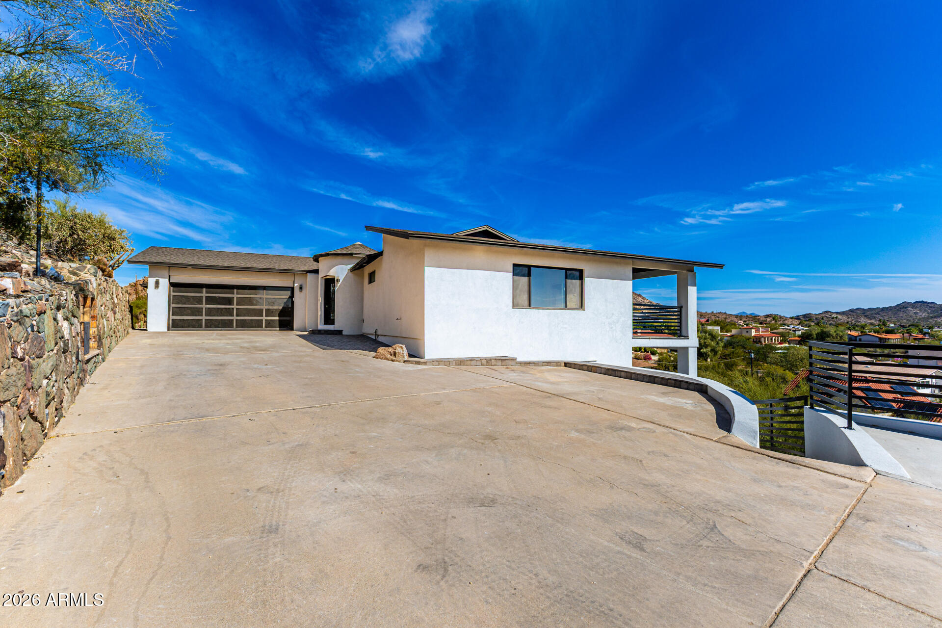 1402 E LAS PALMARITAS Drive