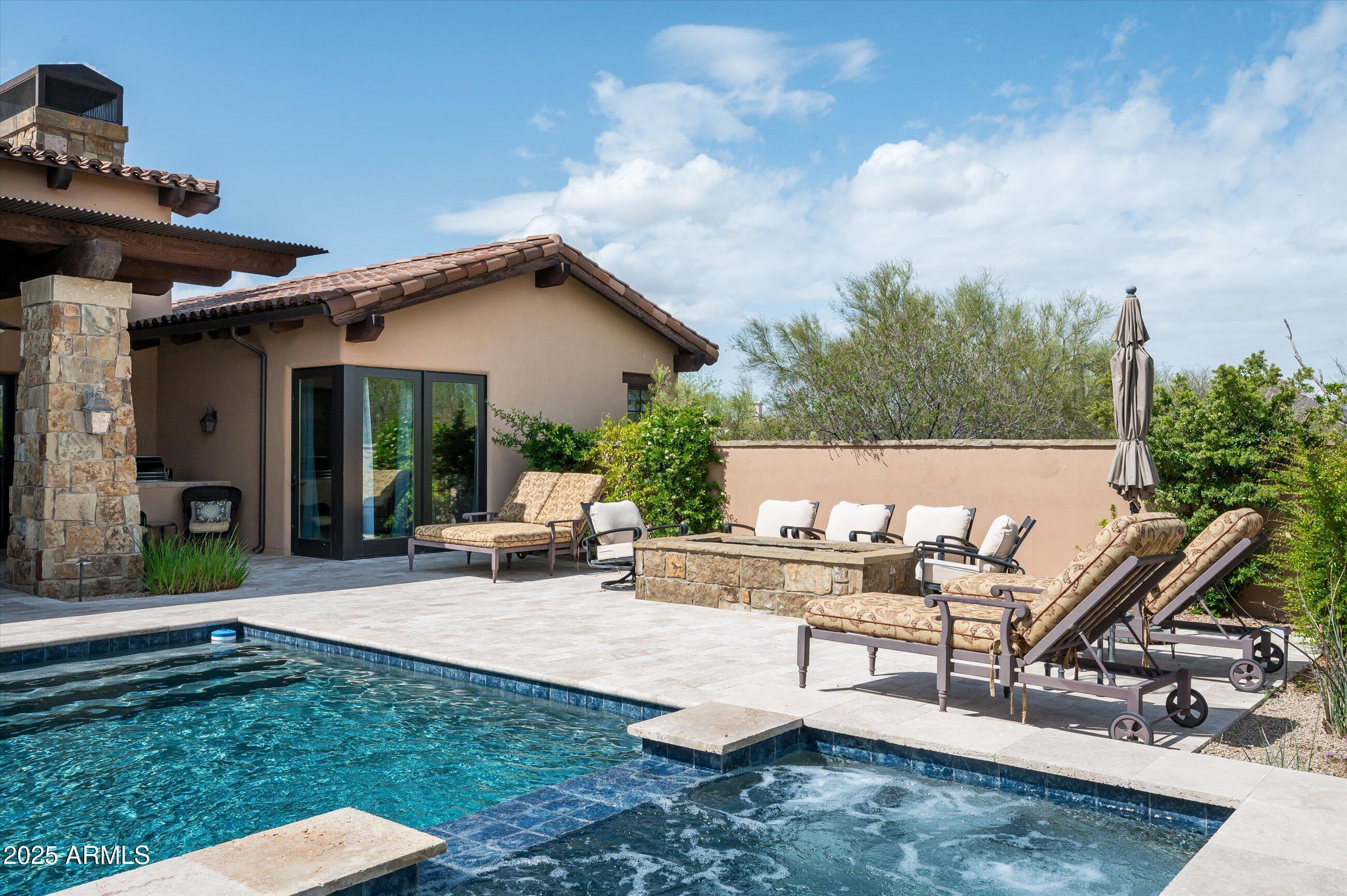 WHISPER ROCK - Residential
