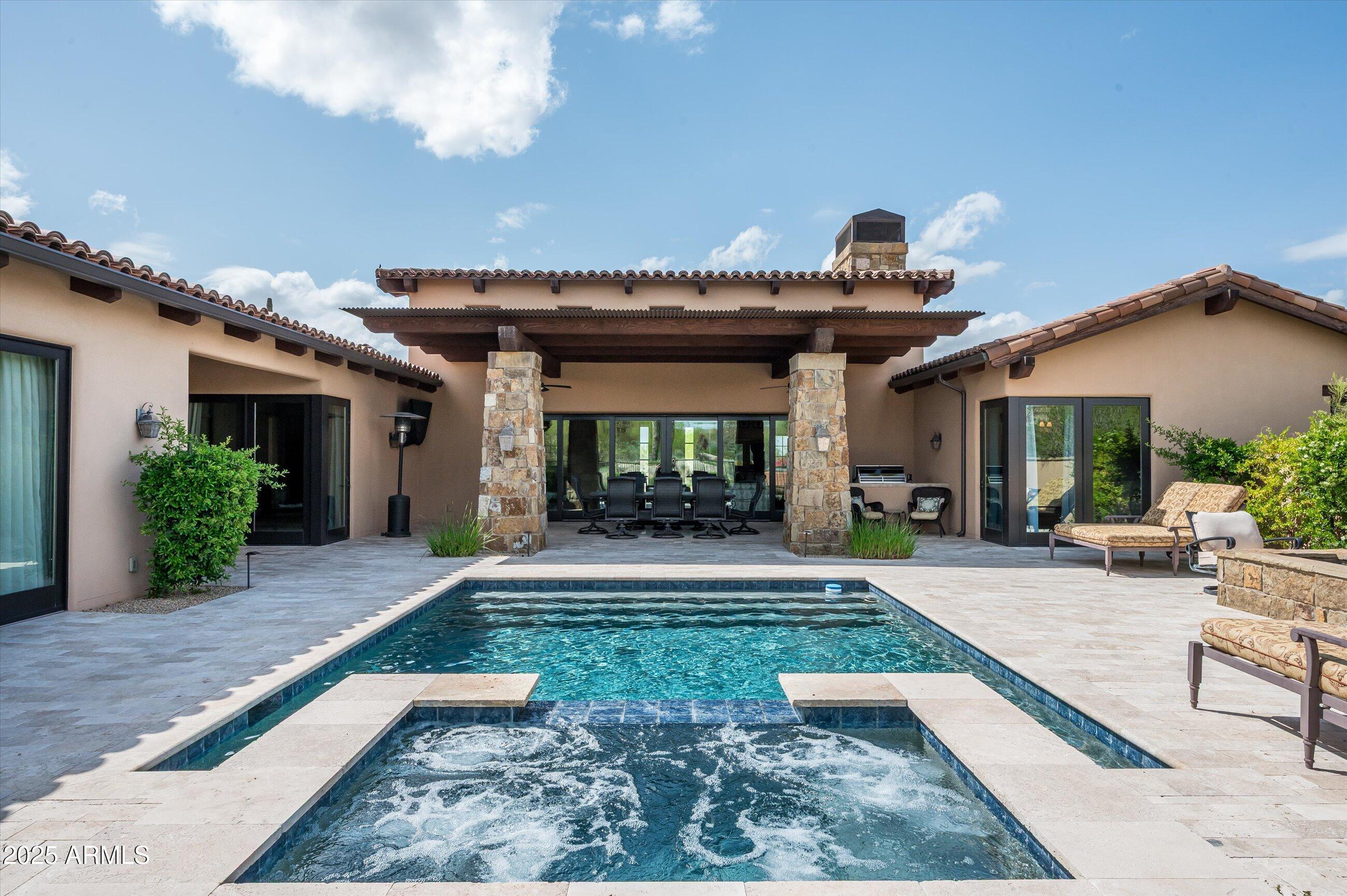 WHISPER ROCK - Residential