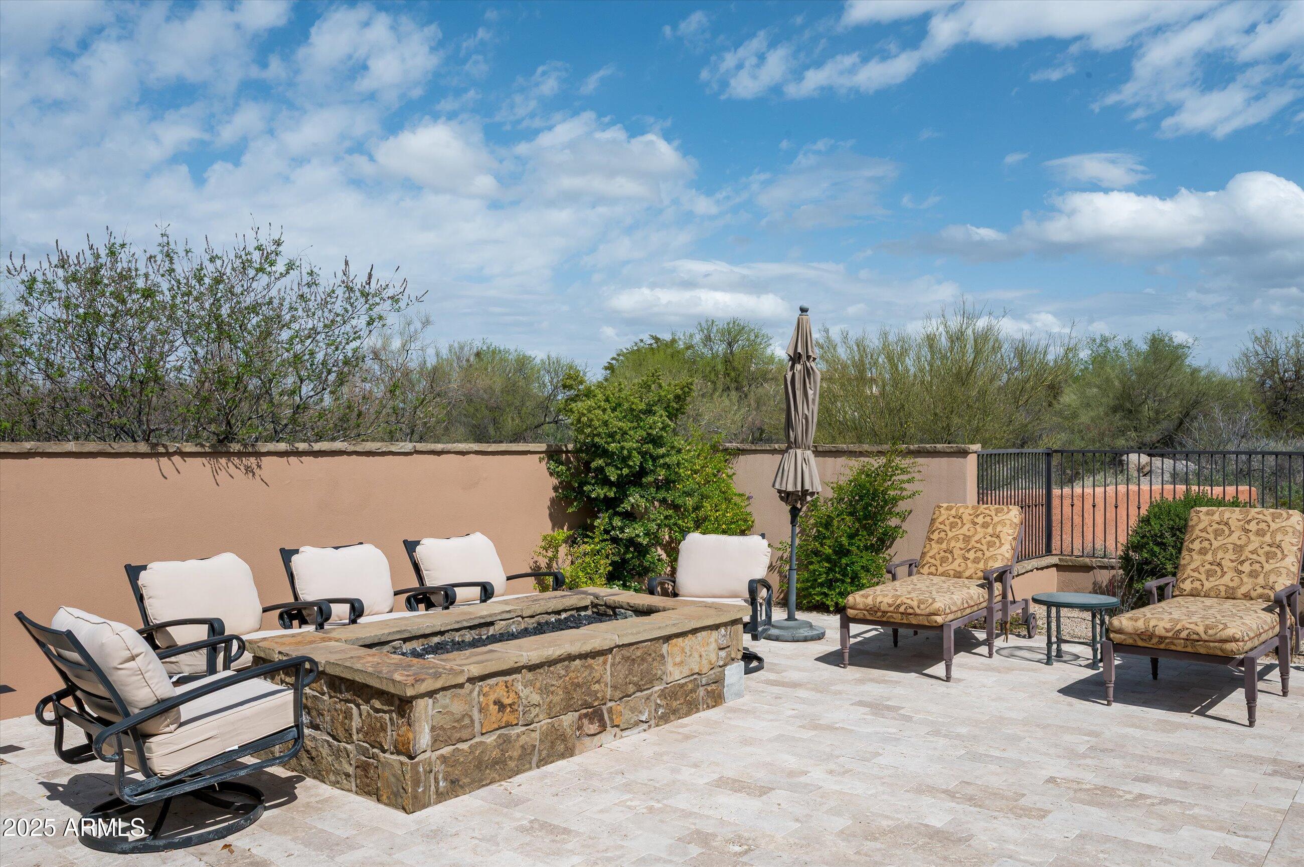 WHISPER ROCK - Residential