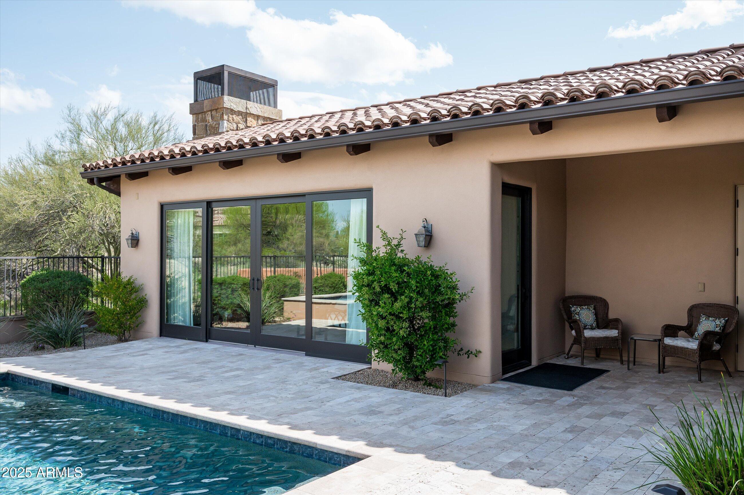 WHISPER ROCK - Residential