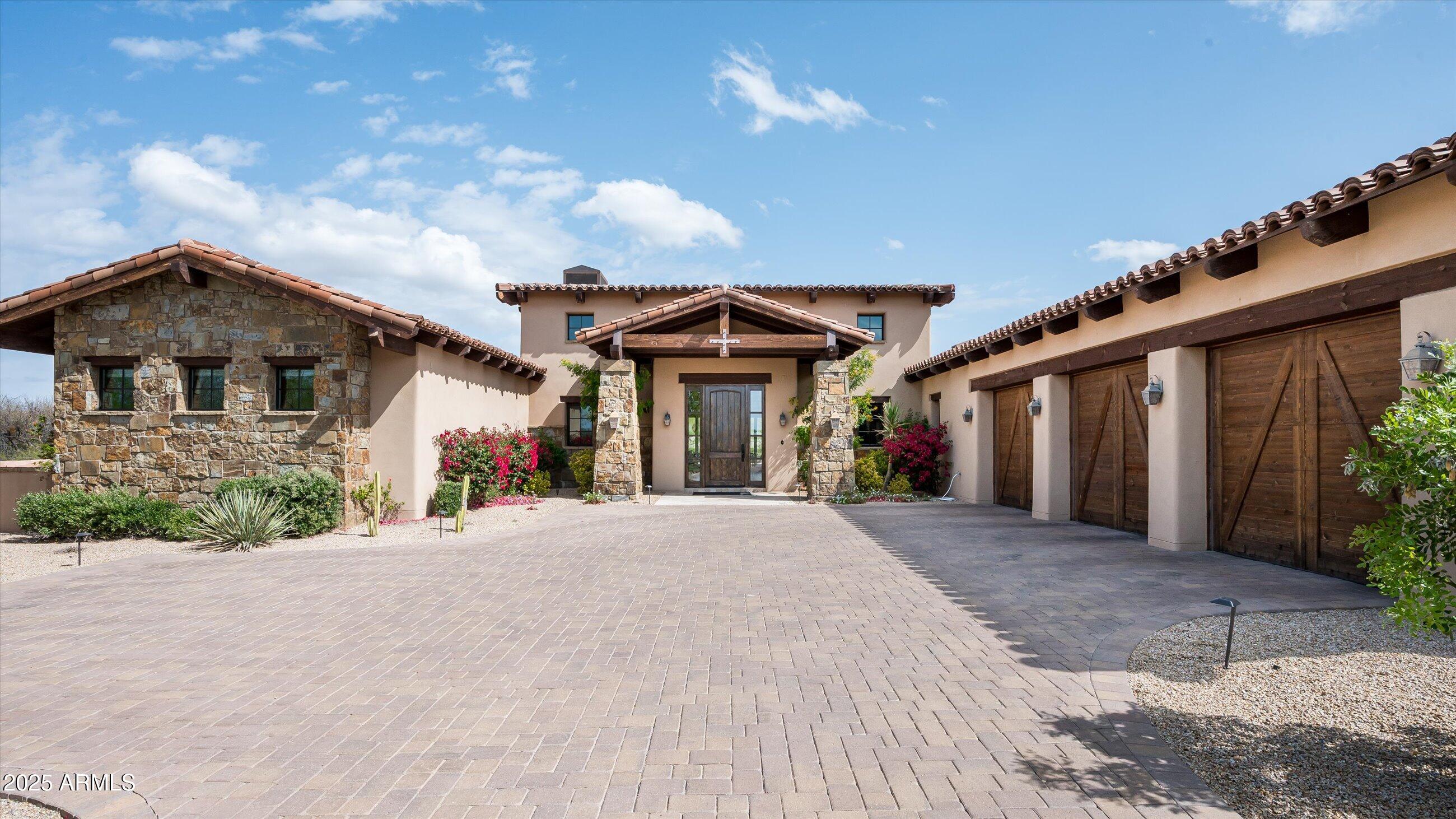 8454 E LEANING ROCK Road