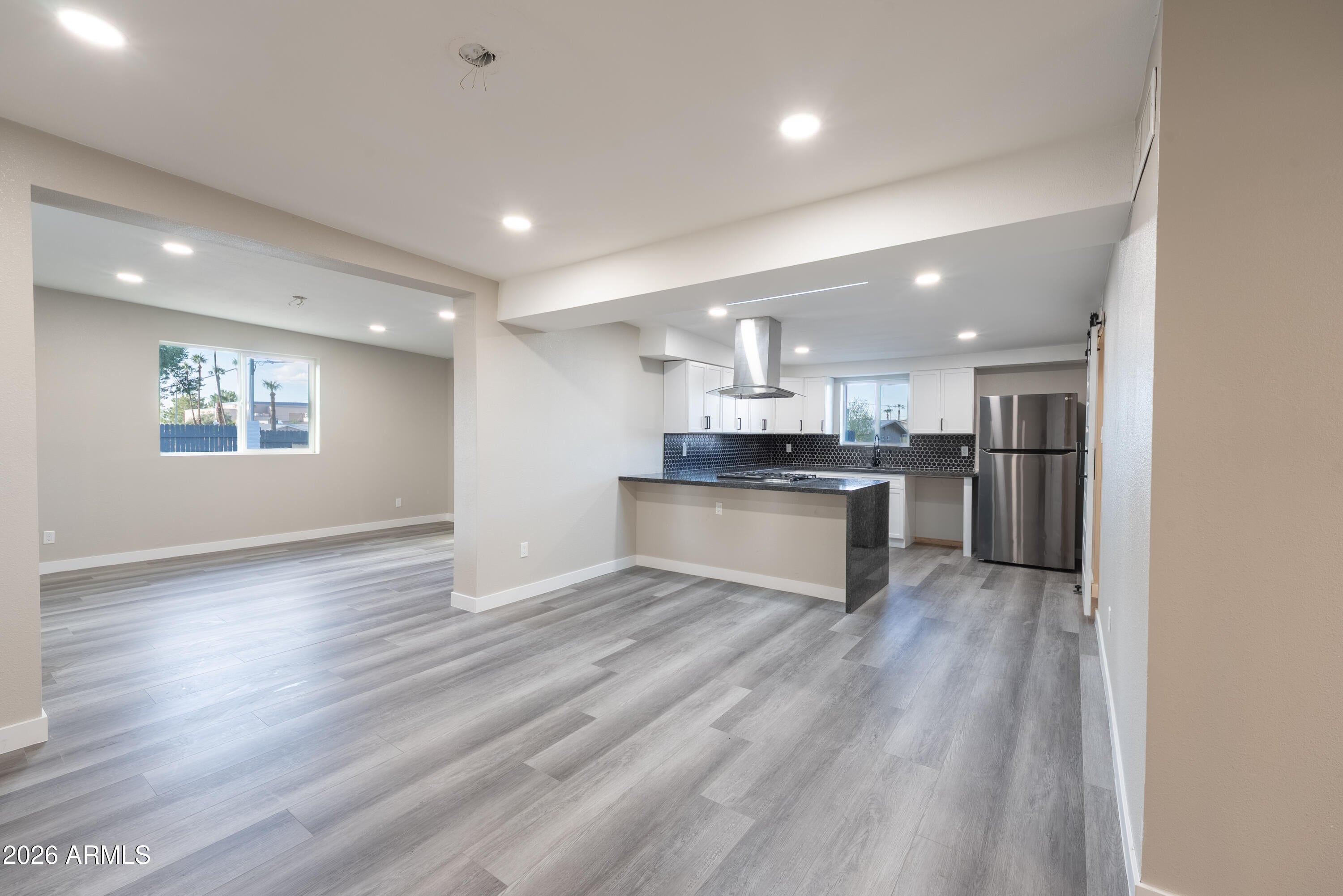 3065 W SUNNYSIDE Drive