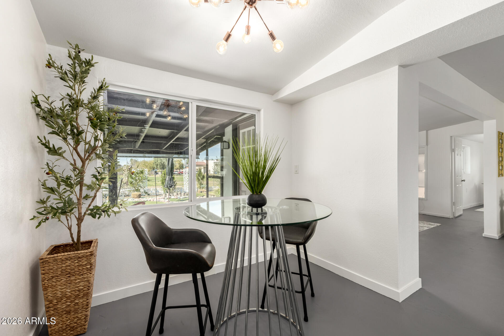 836 S SARANAC Avenue