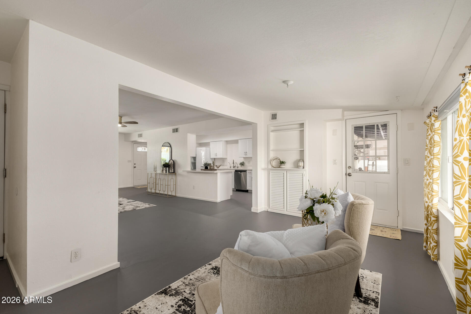 836 S SARANAC Avenue