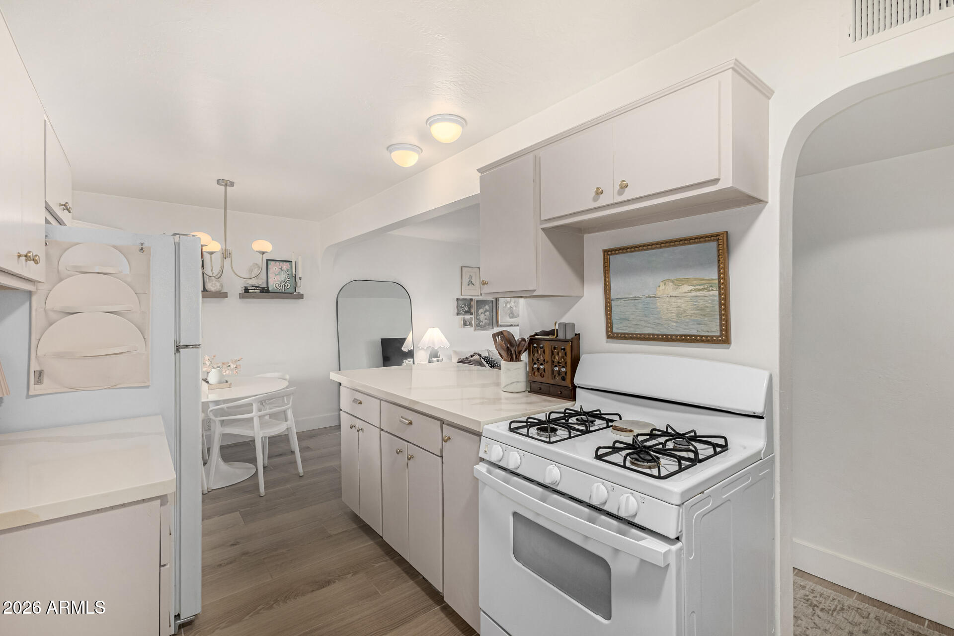 811 E EL CAMINITO Drive