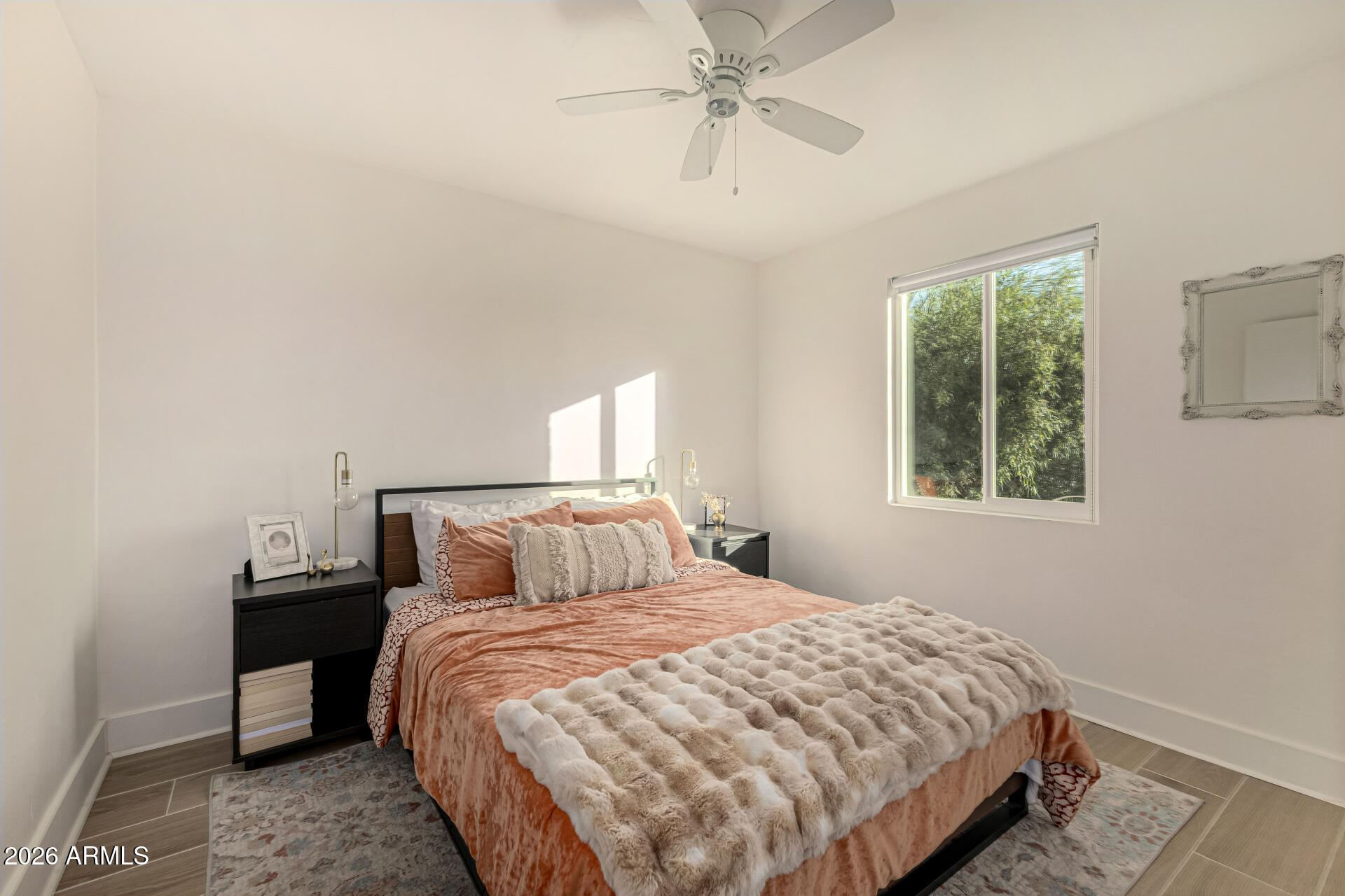 811 E EL CAMINITO Drive