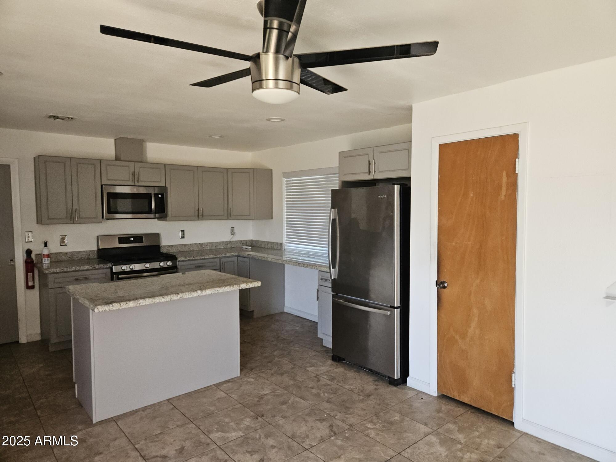 3613 W MISSOURI Avenue