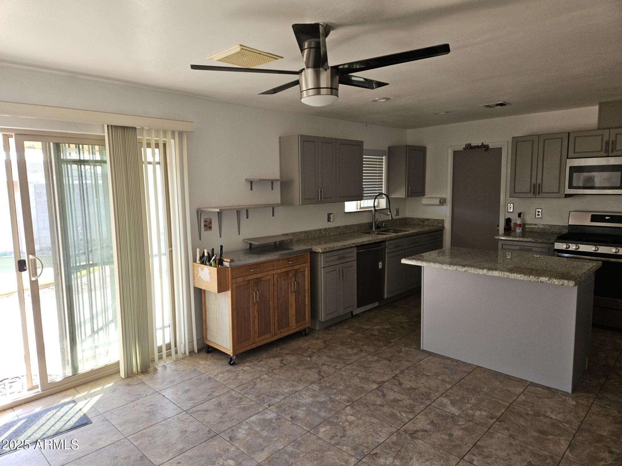 3613 W MISSOURI Avenue