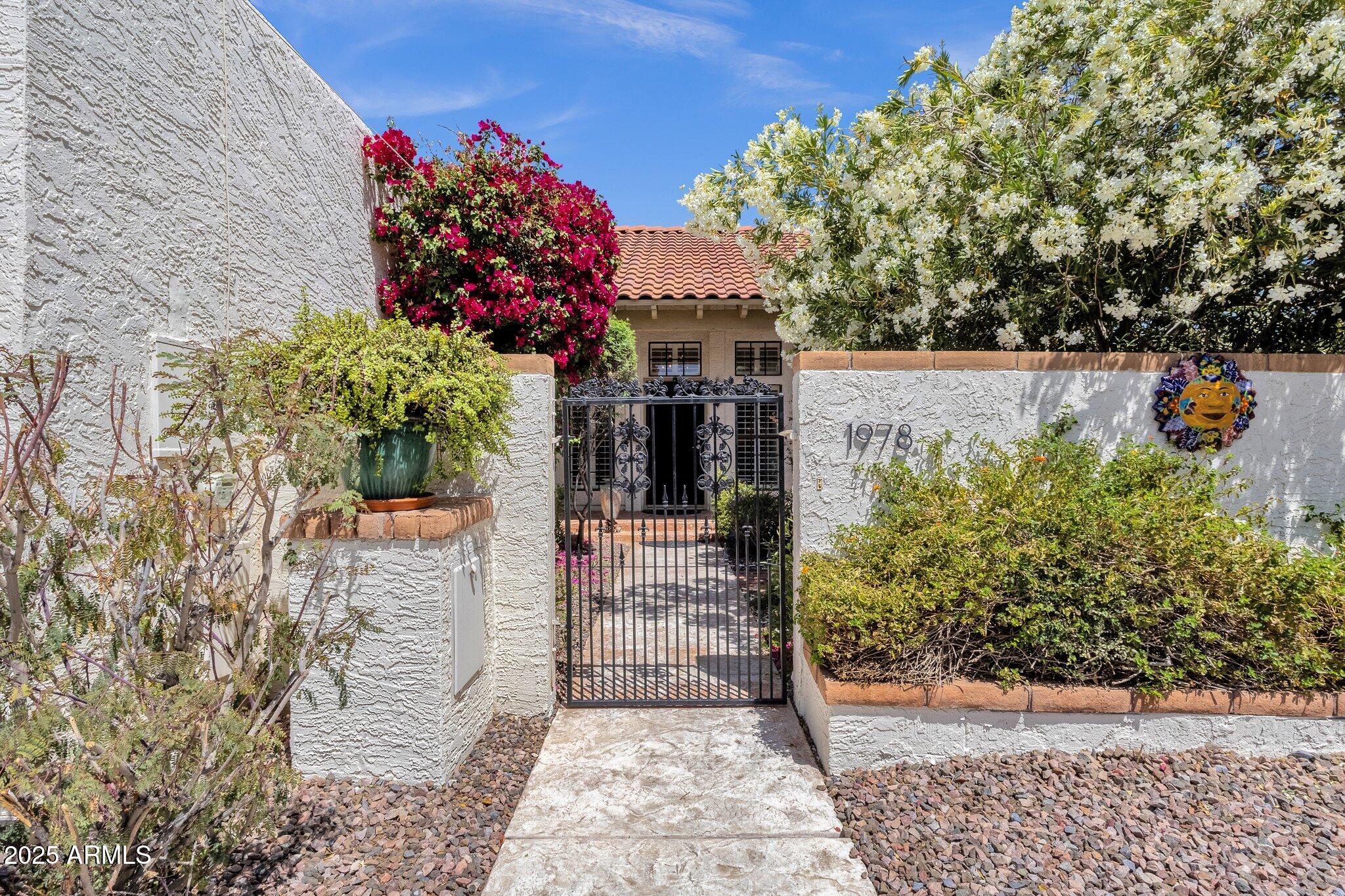 1978 E CARVER Road