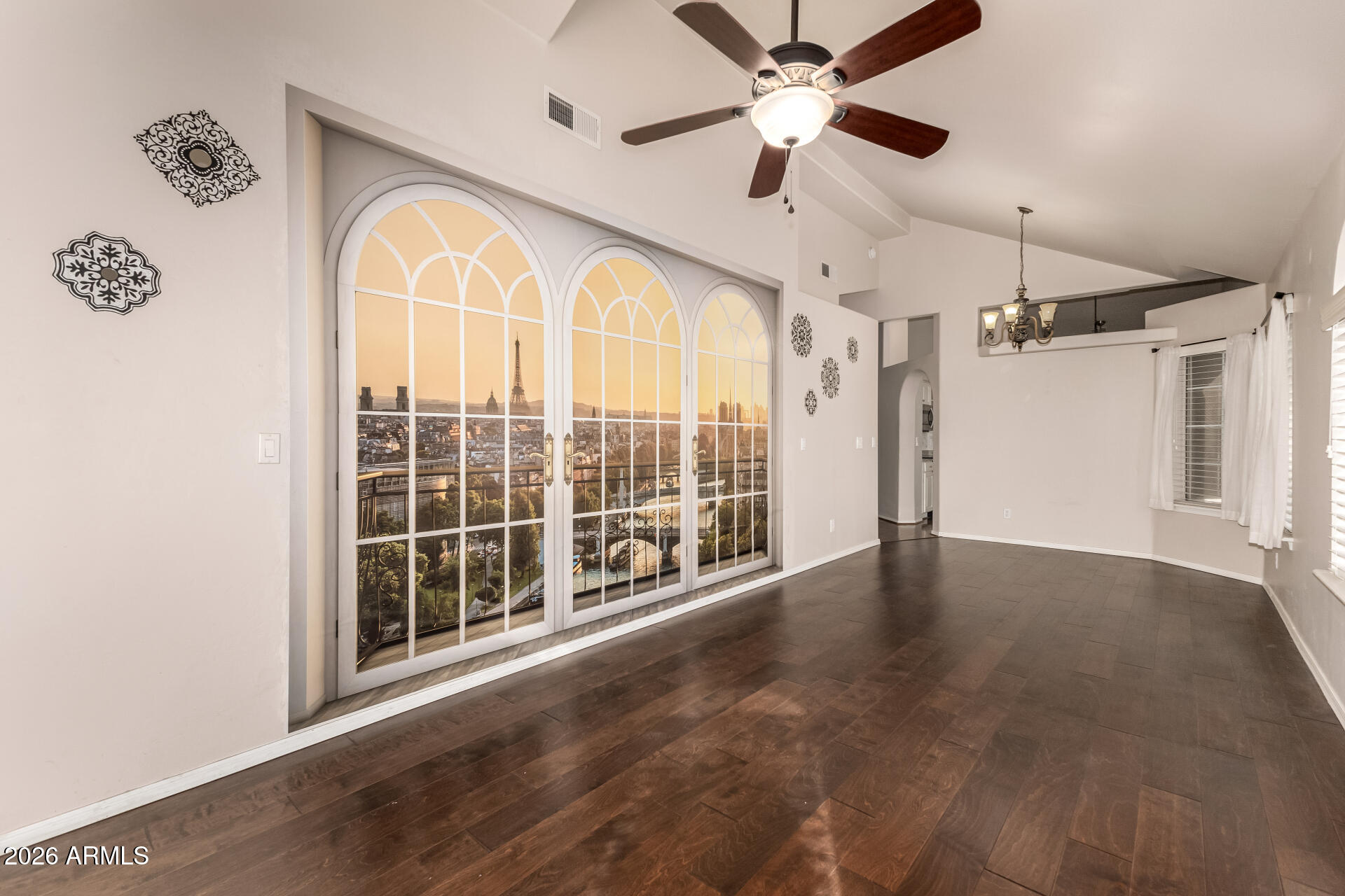 517 S PARADISE Drive