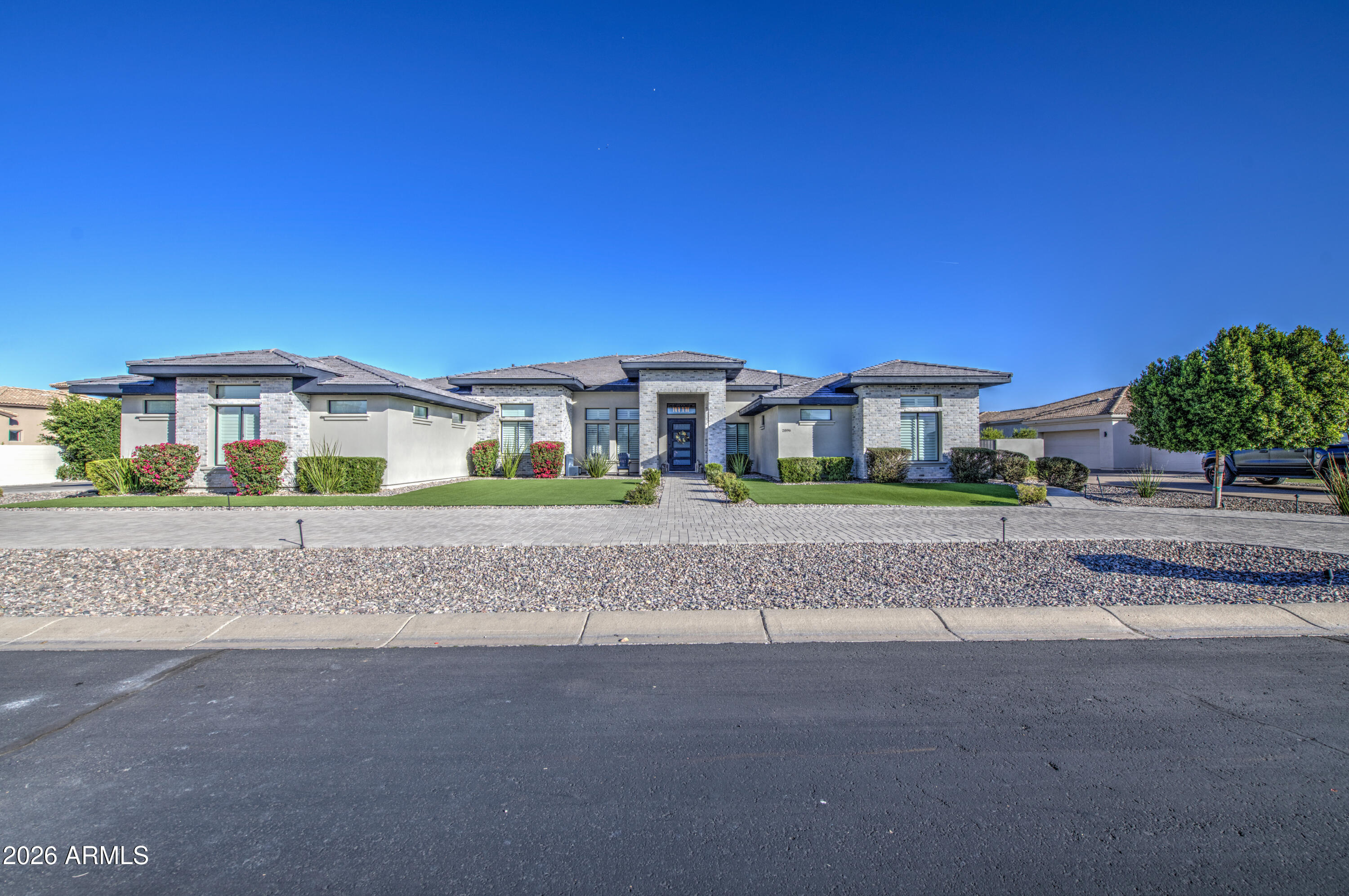 2896 E ARROWHEAD Trail