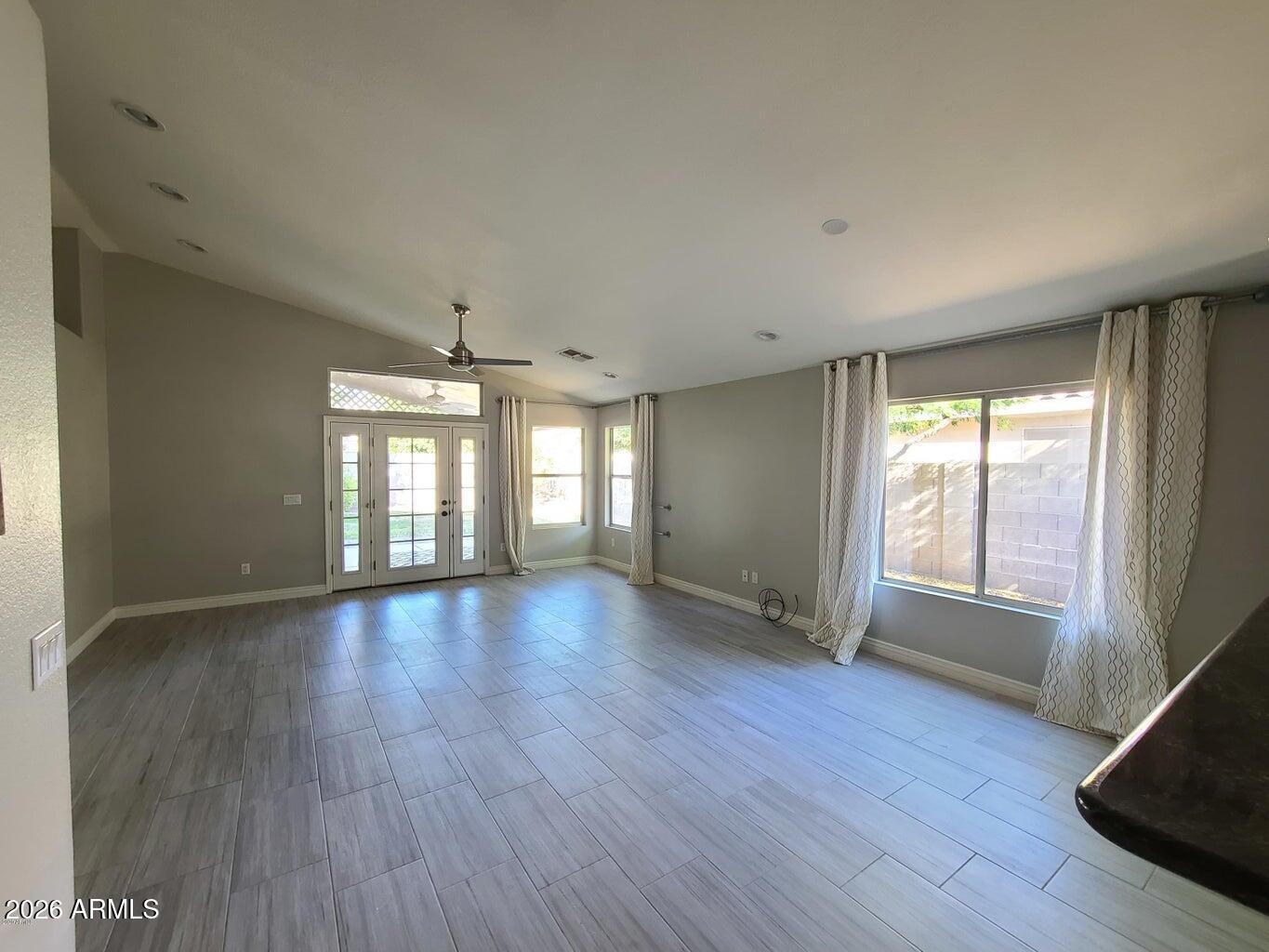 2324 E BROWNING Place