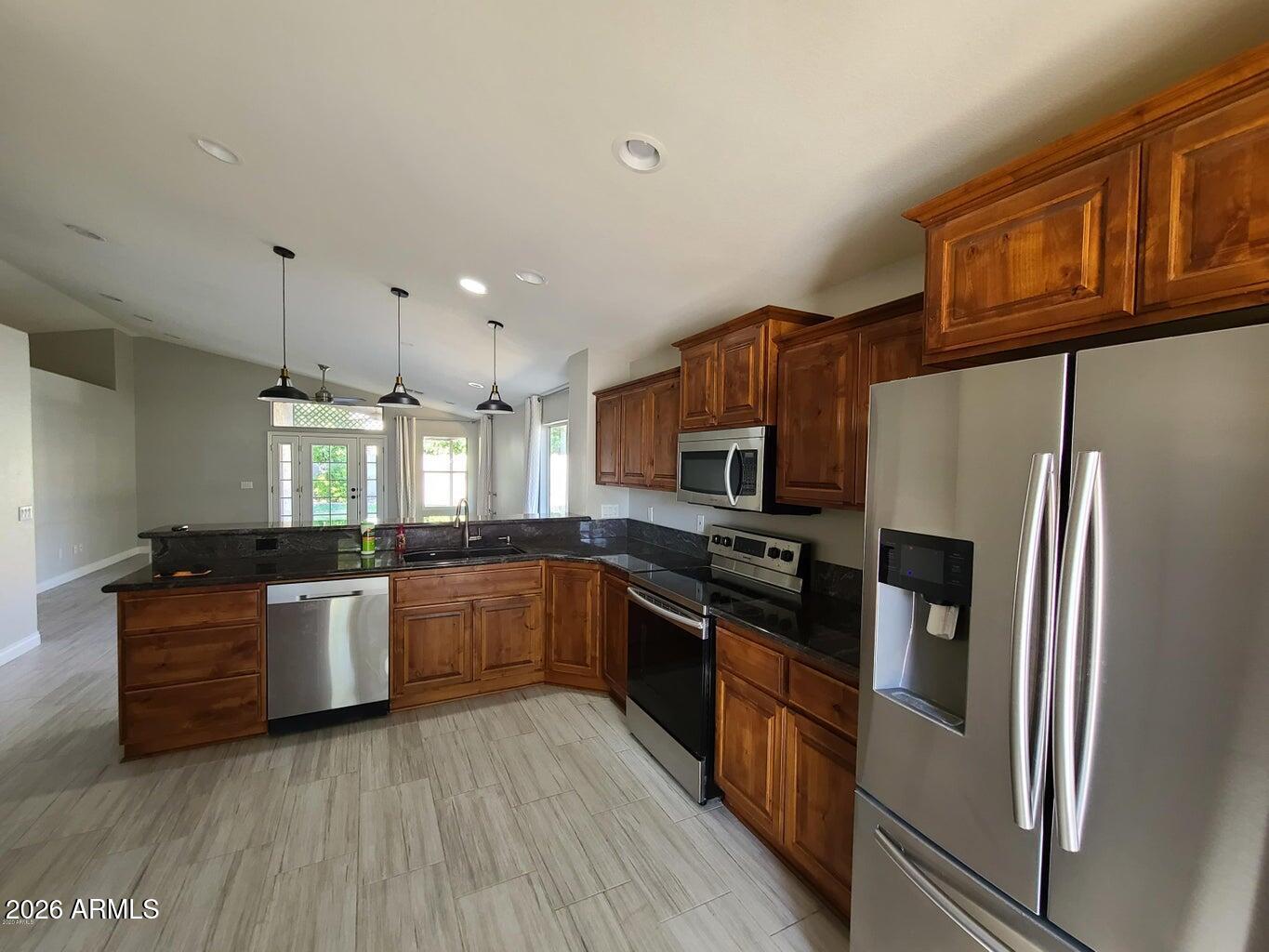 2324 E BROWNING Place