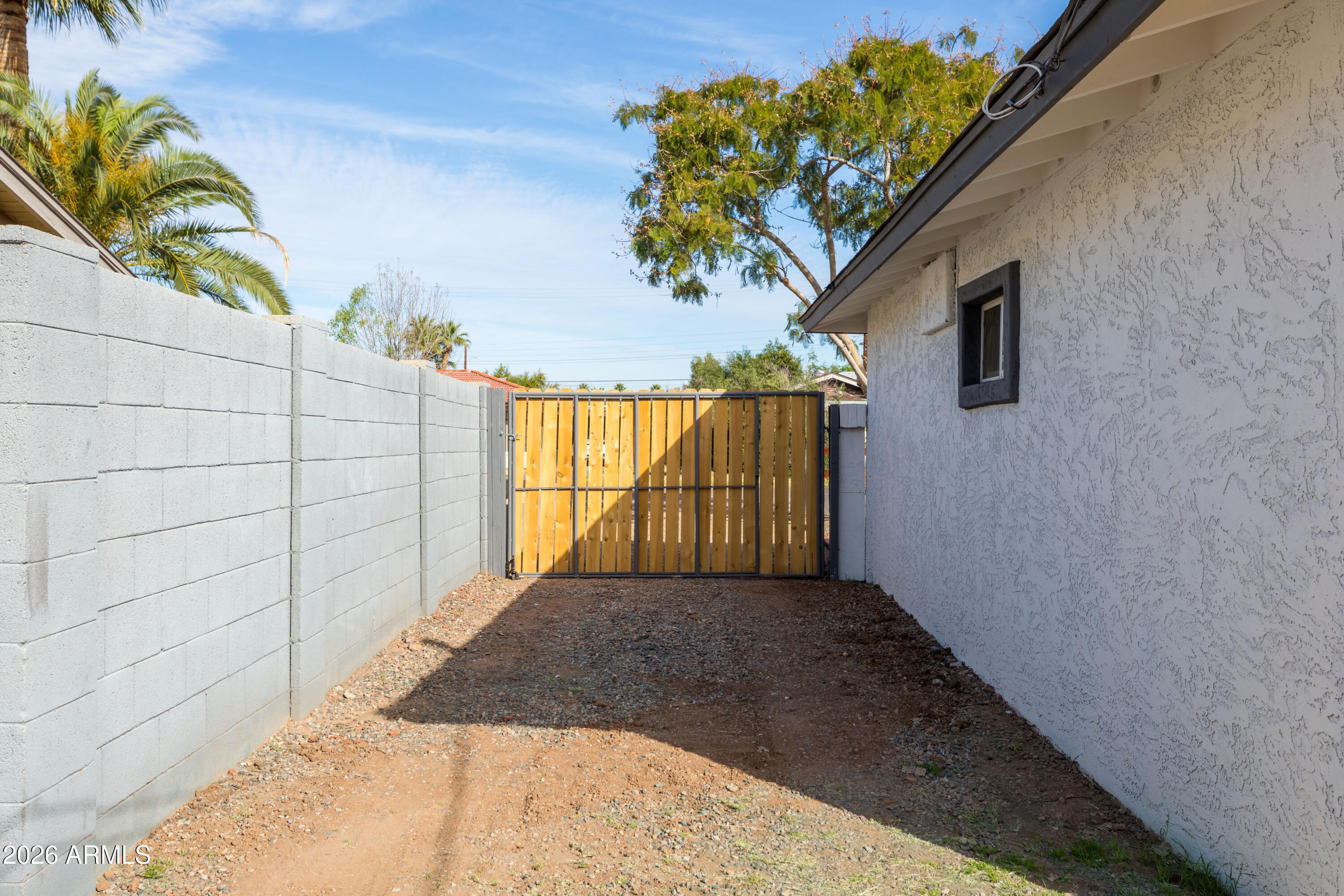 1847 E PINCHOT Avenue