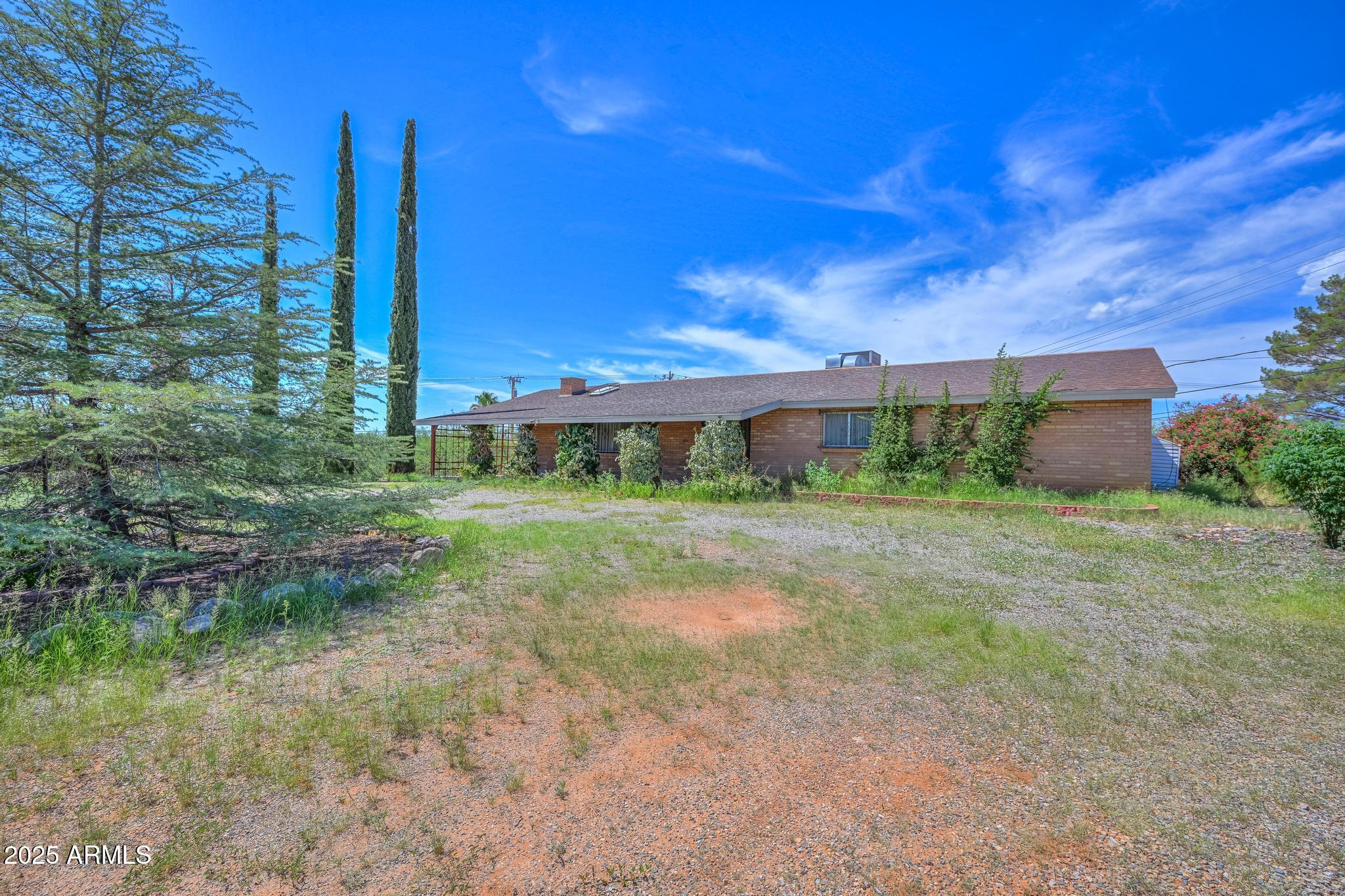 1548 HUMMINGBIRD Lane