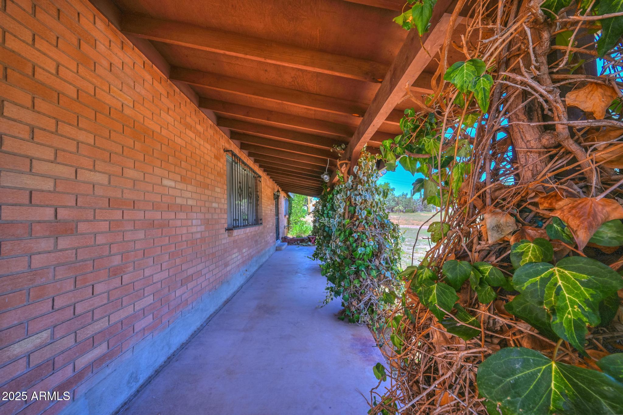 1548 HUMMINGBIRD Lane