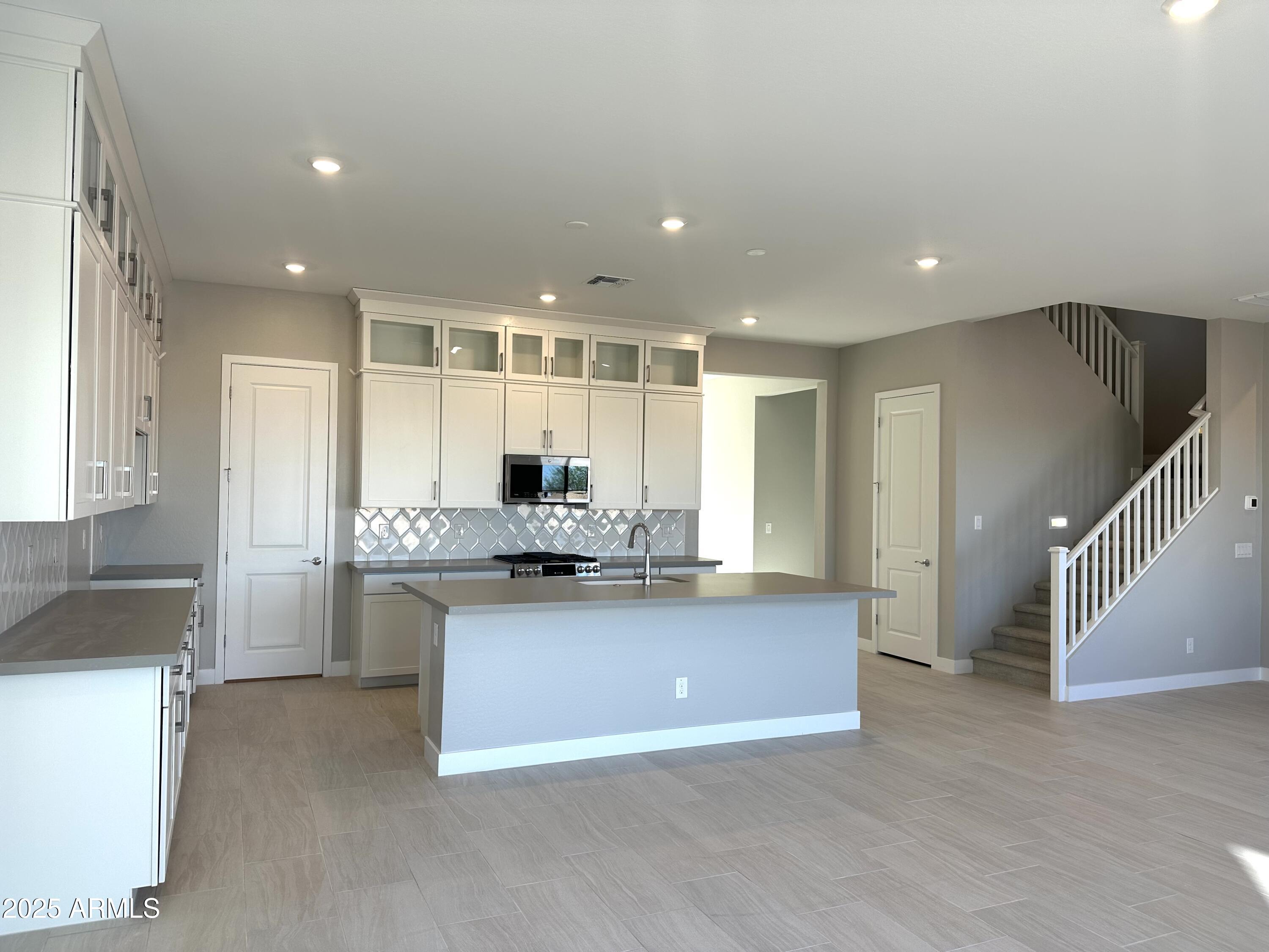 43457 N WOLLEMI Street