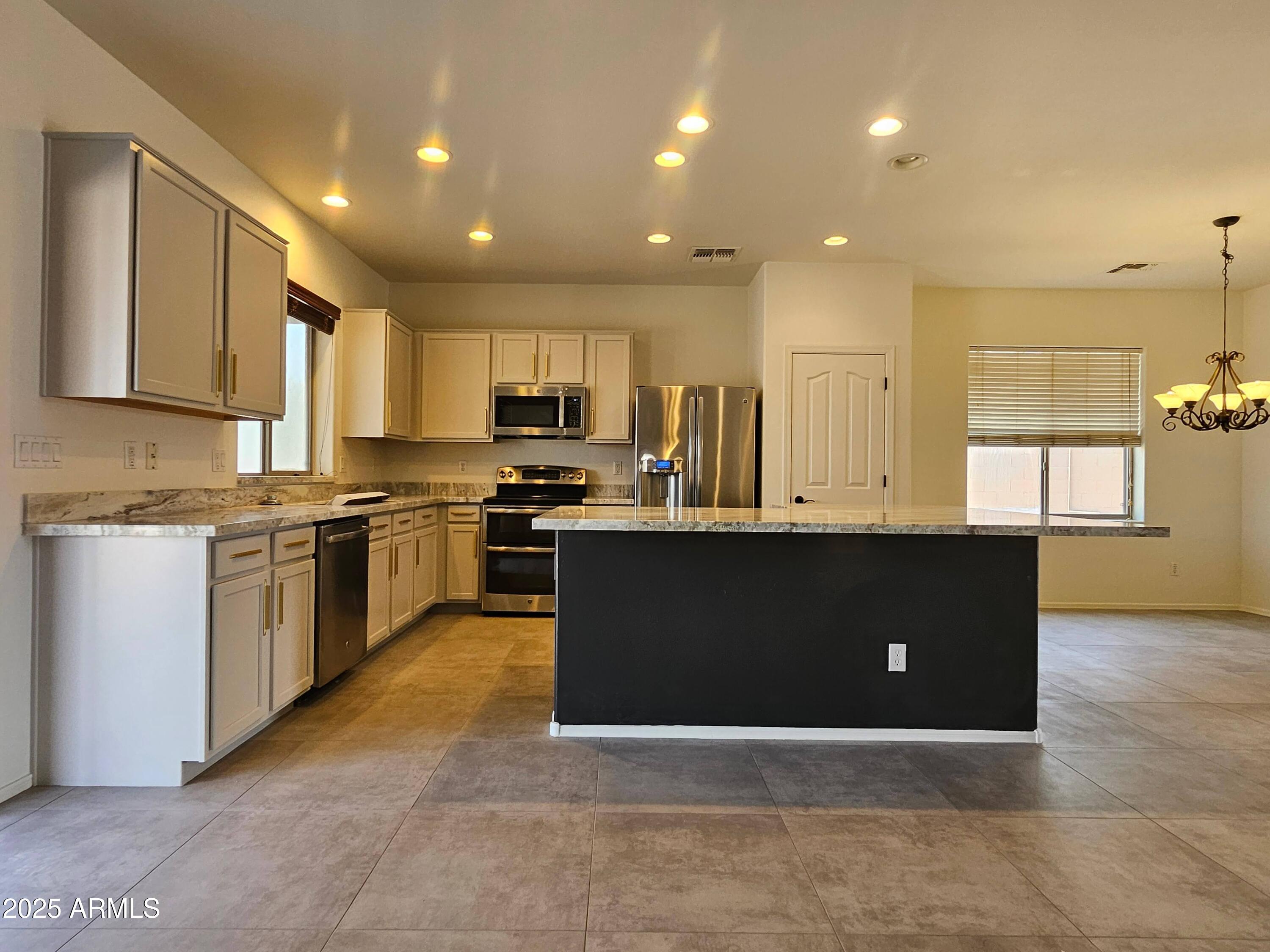 32310 N CHERRY CREEK Road