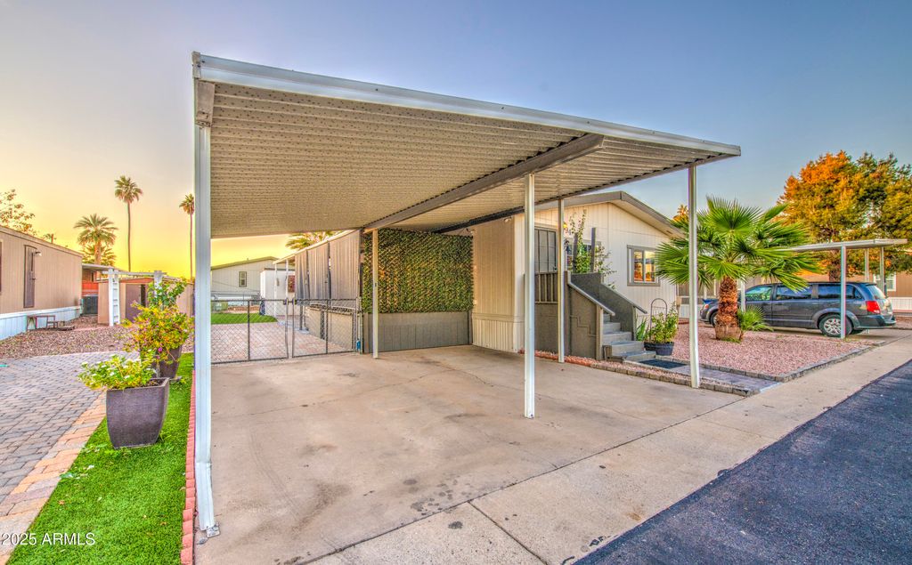 Photo of 19401 N 7st Street, Phoenix, AZ 85024 (MLS # 6952489)